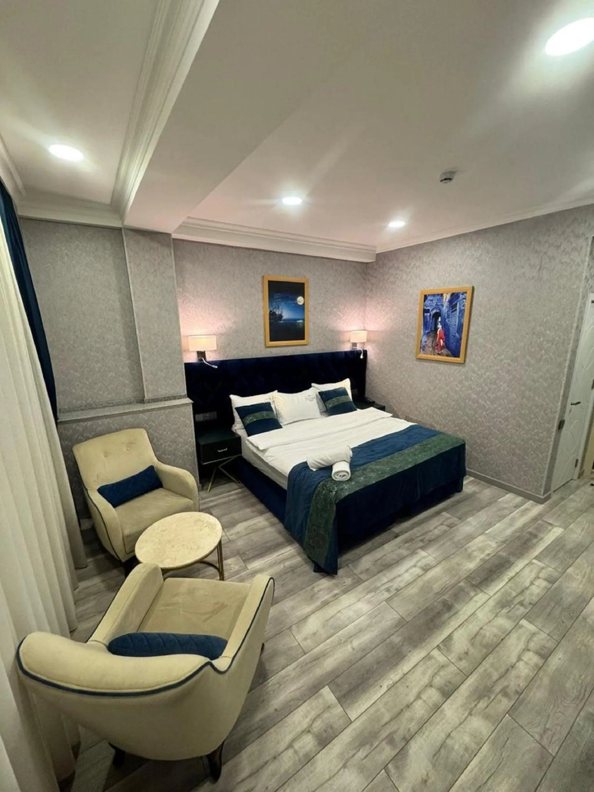 Photo of the whole room, Bed in Essam Deluxe Hotel