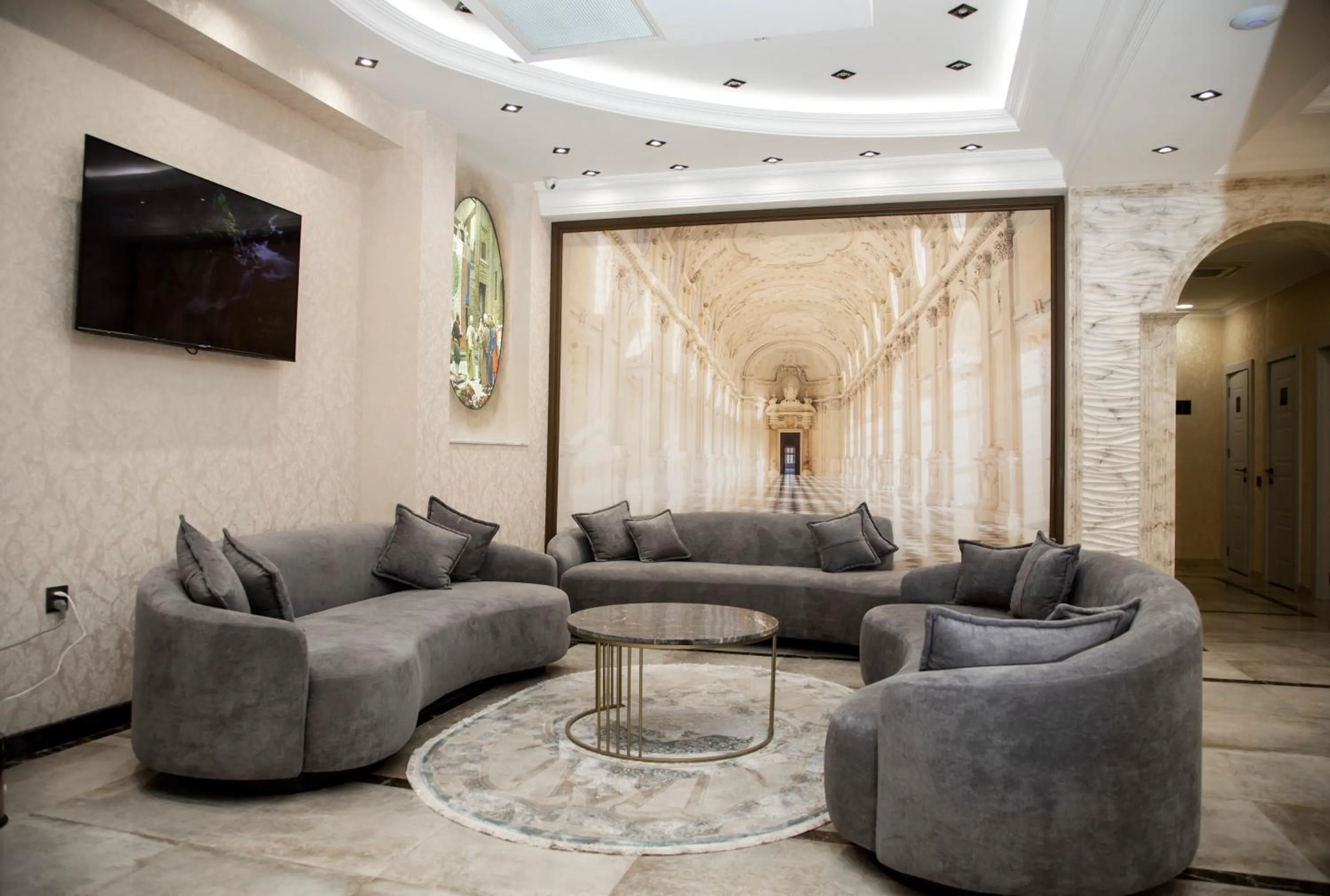 TV and multimedia in Essam Deluxe Hotel