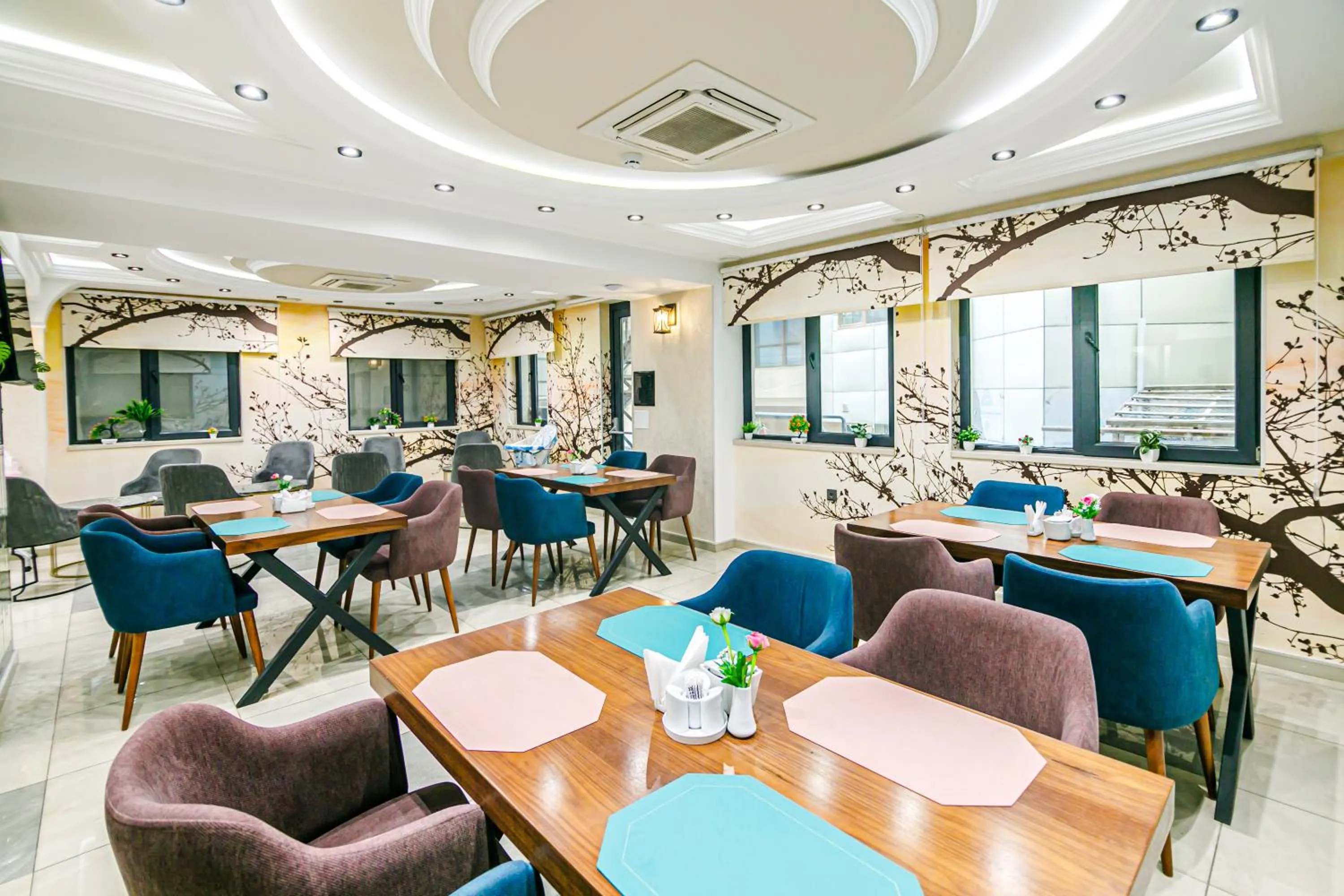 Restaurant/places to eat in Essam Deluxe Hotel