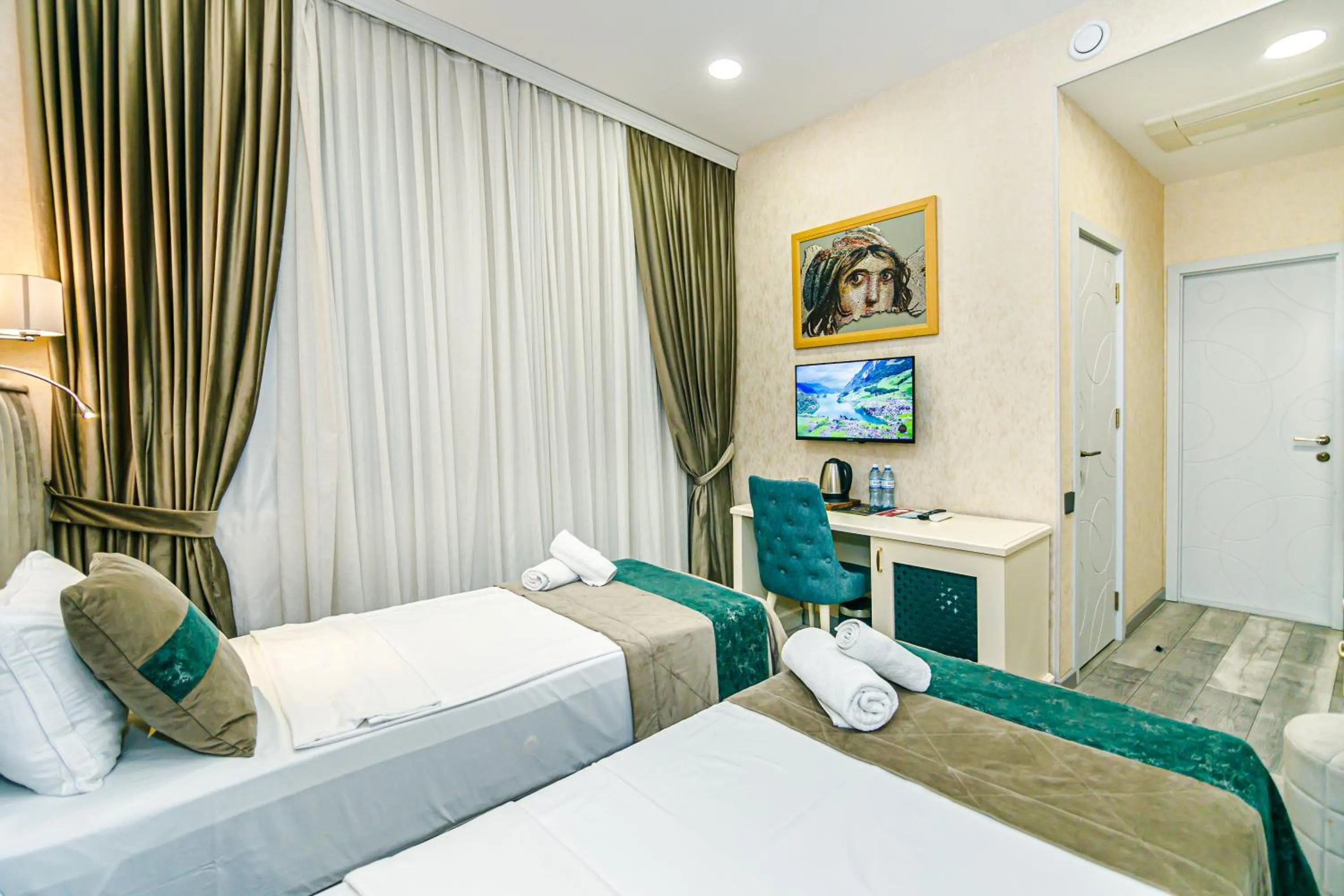 Photo of the whole room, Bed in Essam Deluxe Hotel