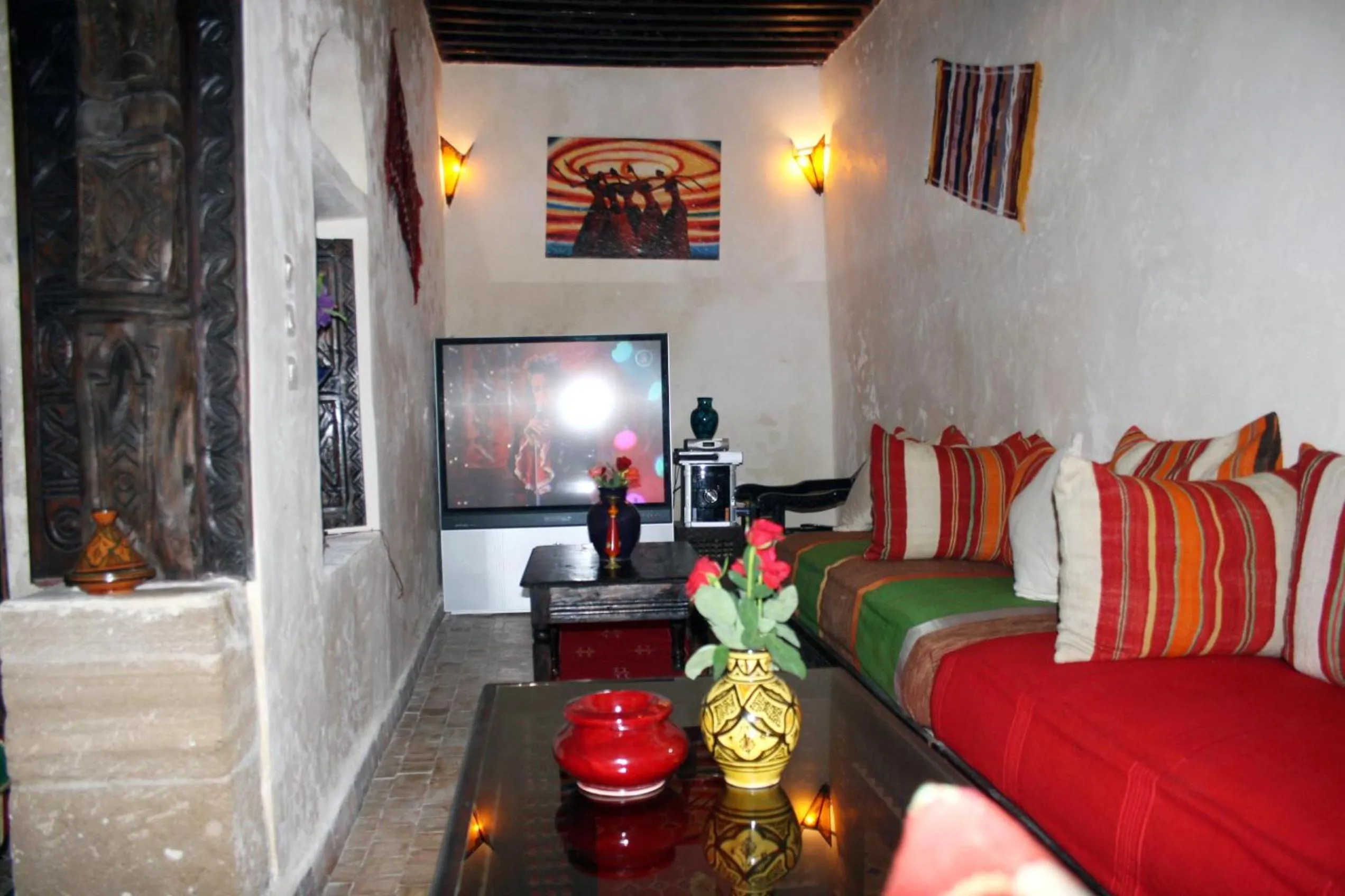 Communal lounge/ TV room in Riad Chakir Mogador