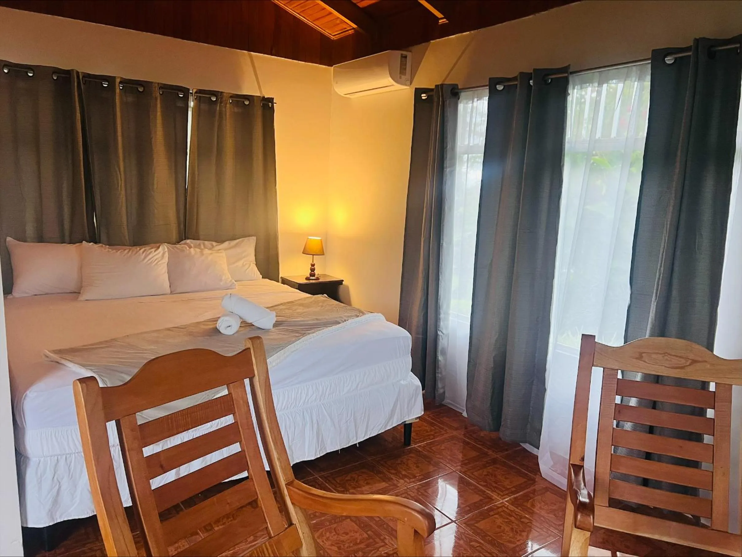 Bed in Chateau Arenal Hotel & Restaurante