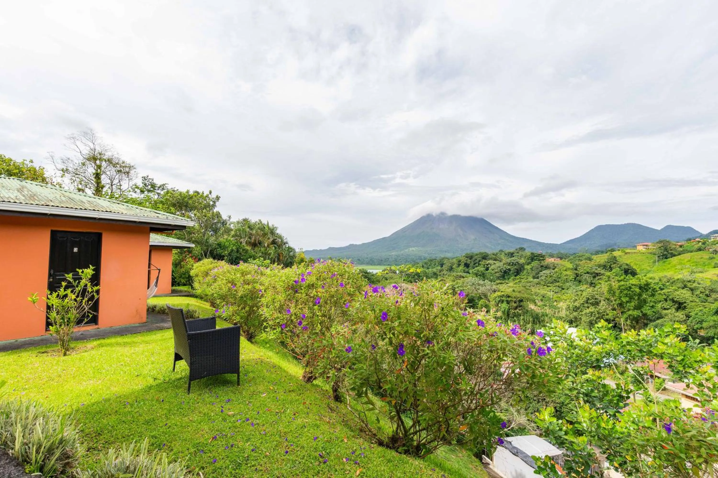 Garden in Chateau Arenal Hotel & Restaurante