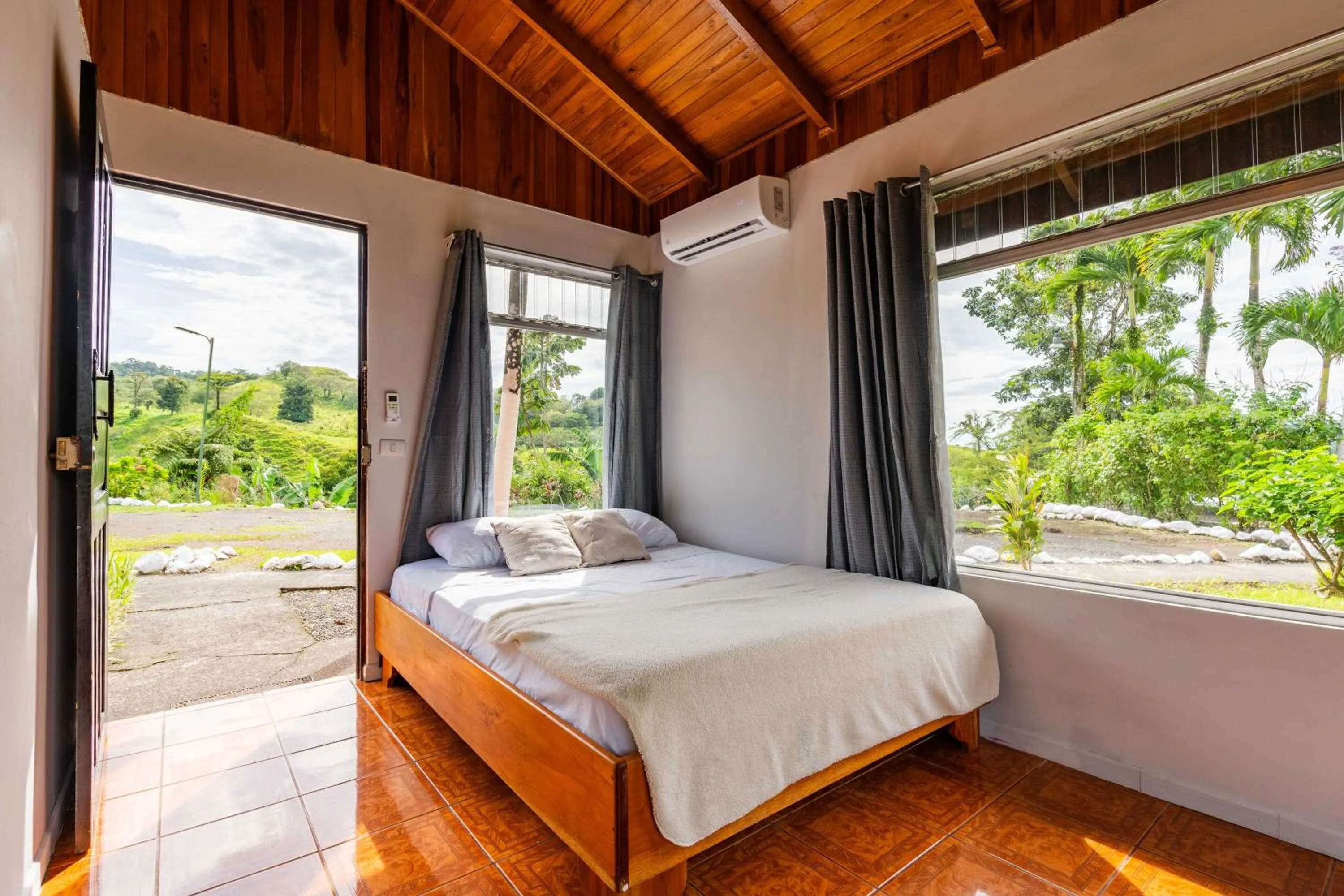 Parking, Bed in Chateau Arenal Hotel & Restaurante