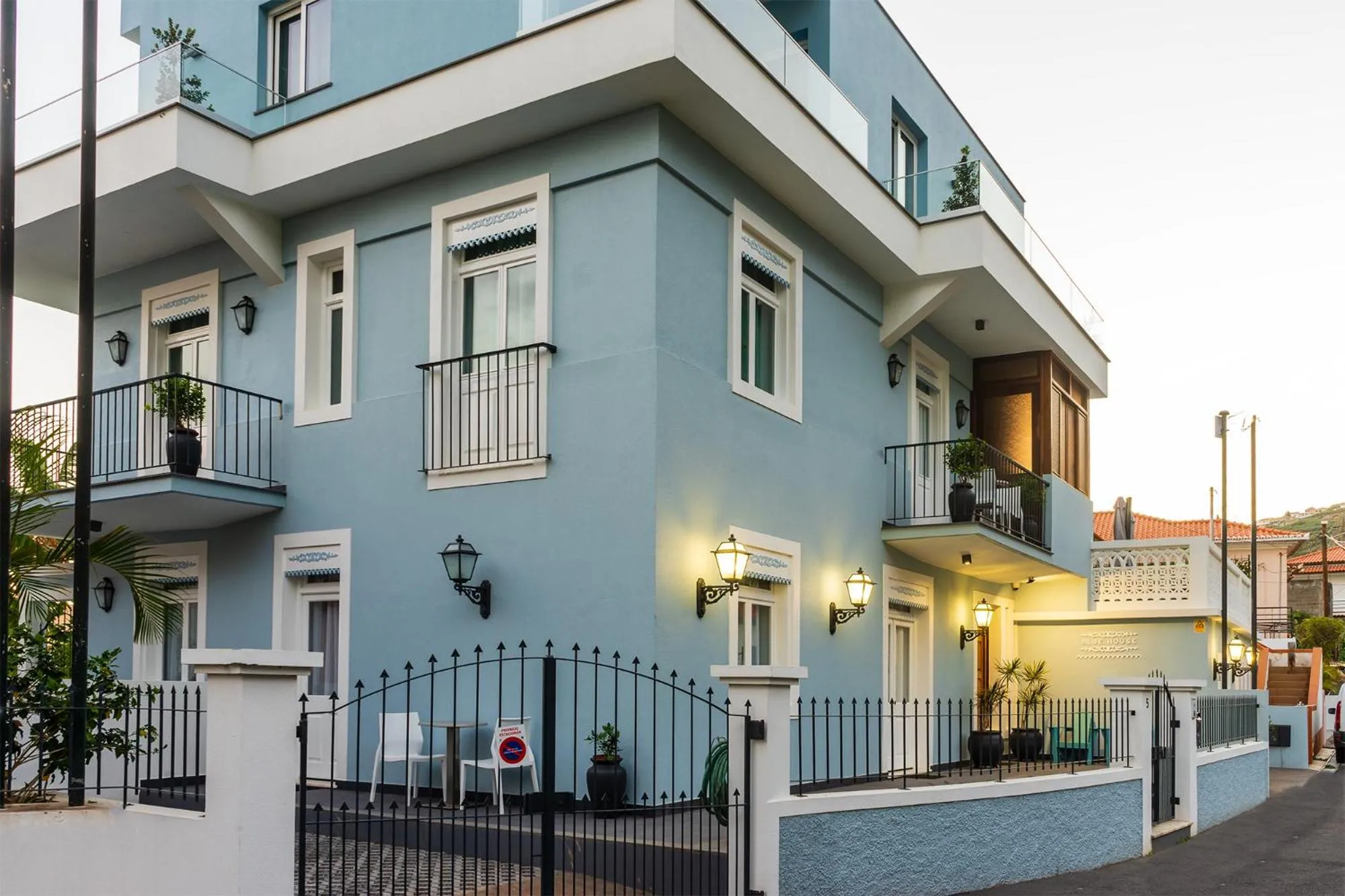 Property building in Blue House