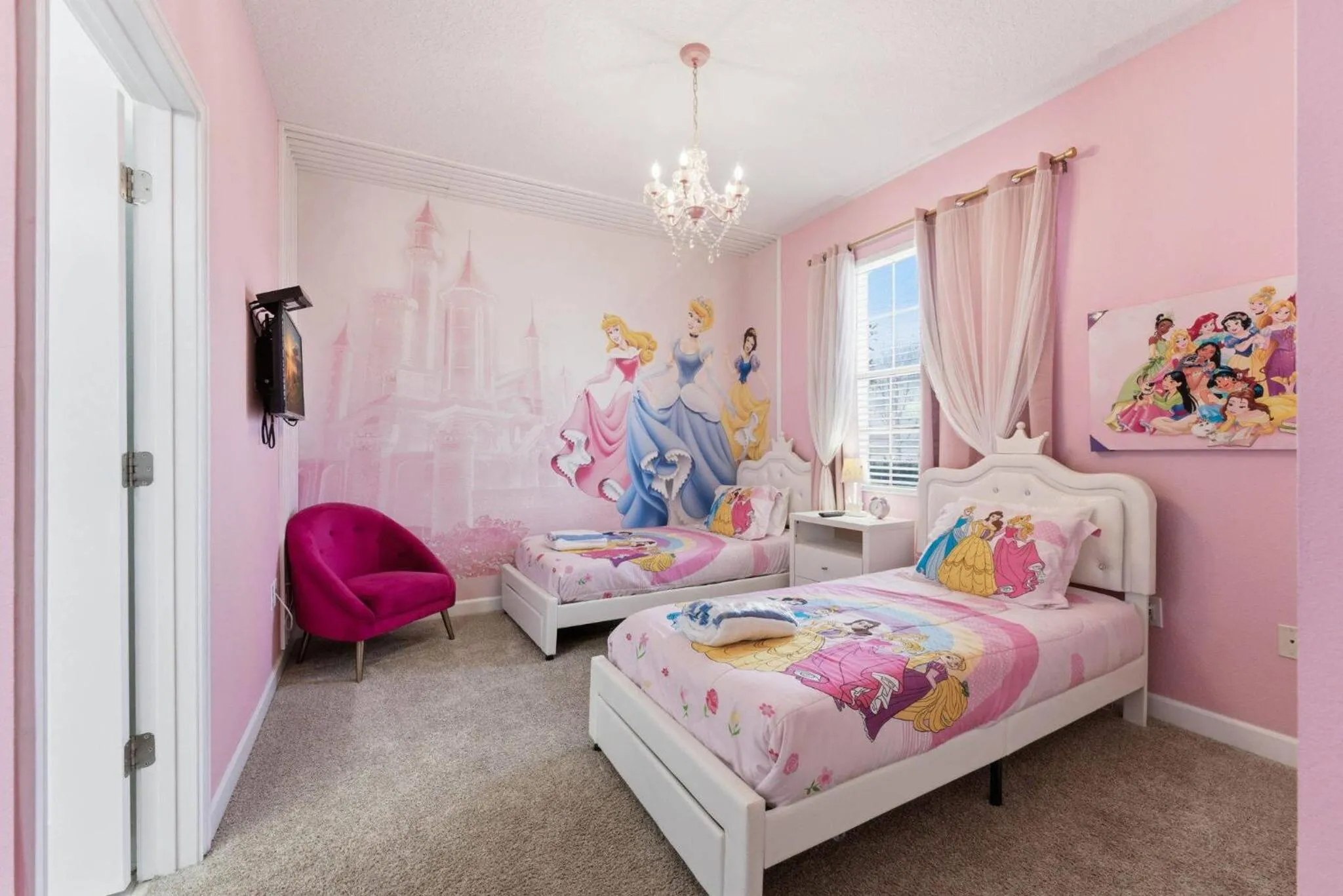 Other, Bed in Charming 4 bedroom house with Private Pool 1542