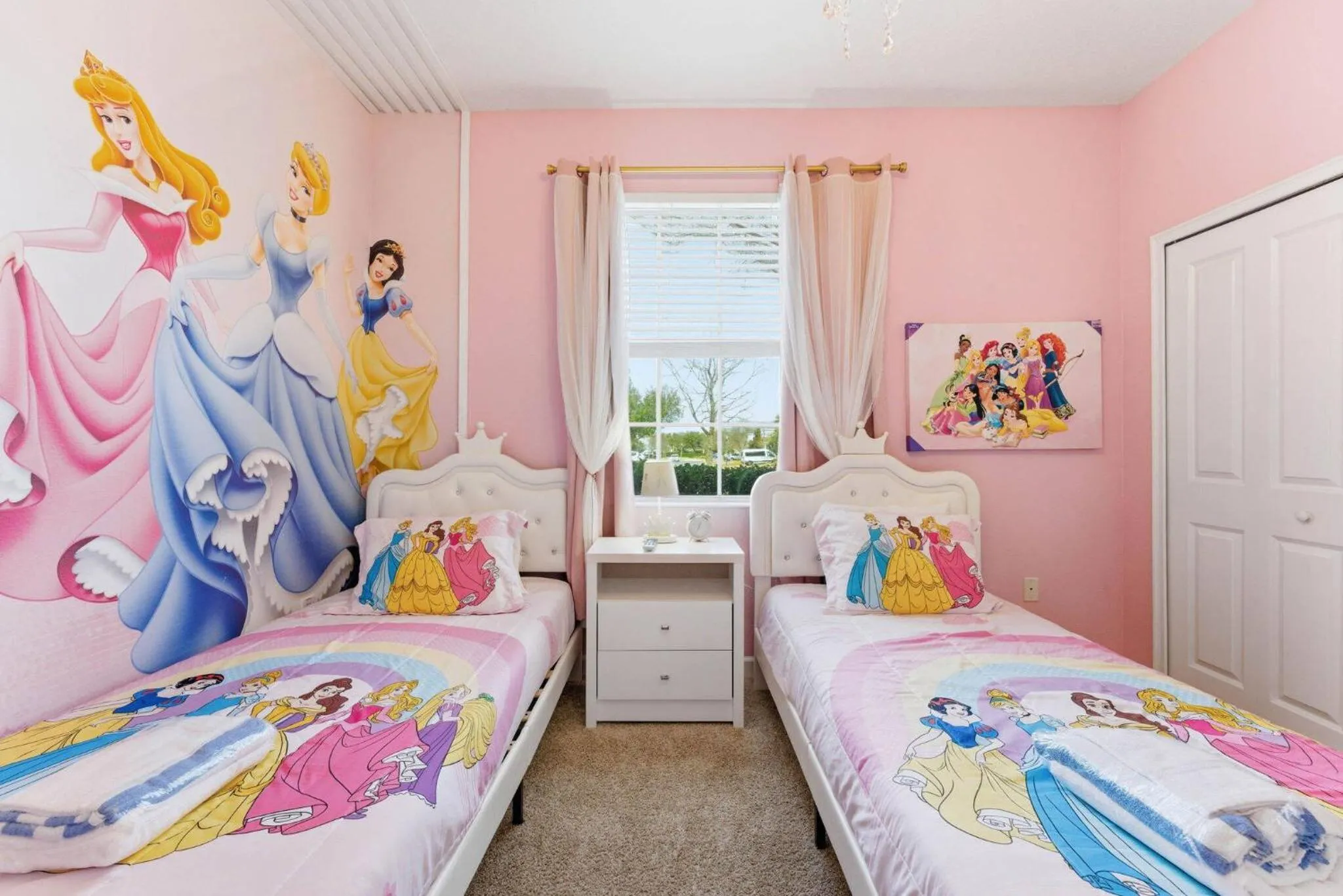 Other, Bed in Charming 4 bedroom house with Private Pool 1542
