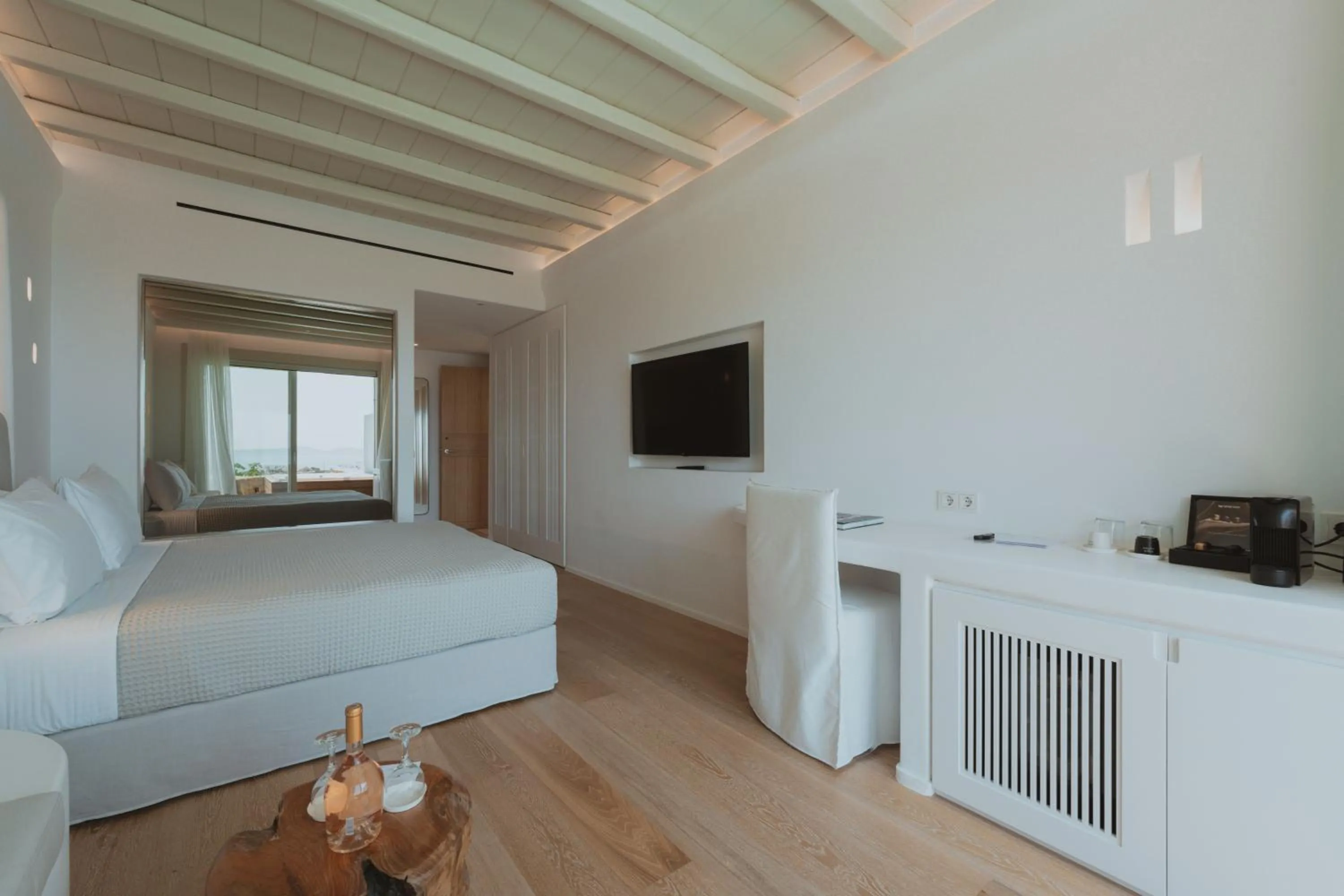 TV and multimedia, Bed in Nomia Sunset Suites Mykonos