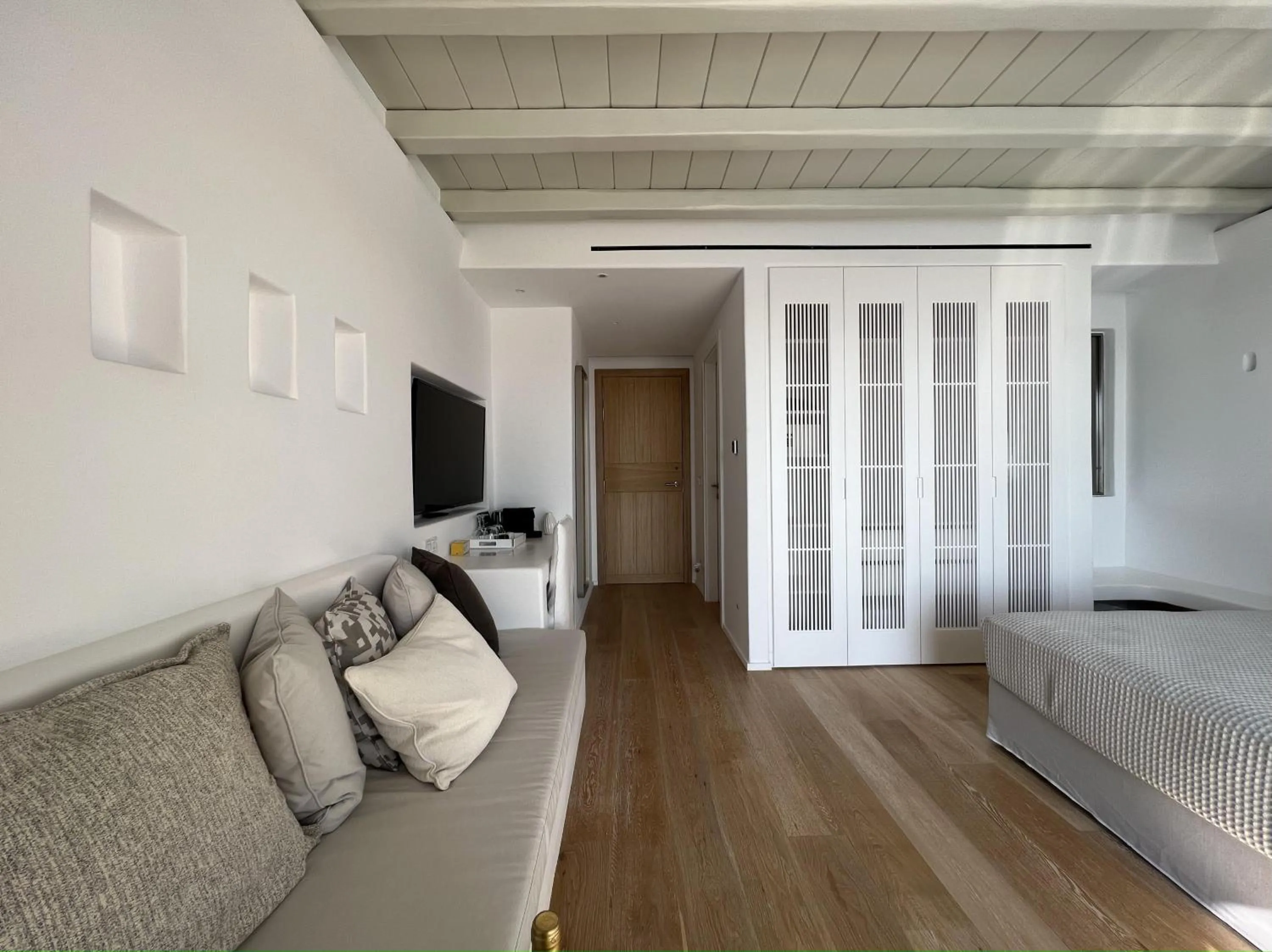 Bed in Nomia Sunset Suites Mykonos