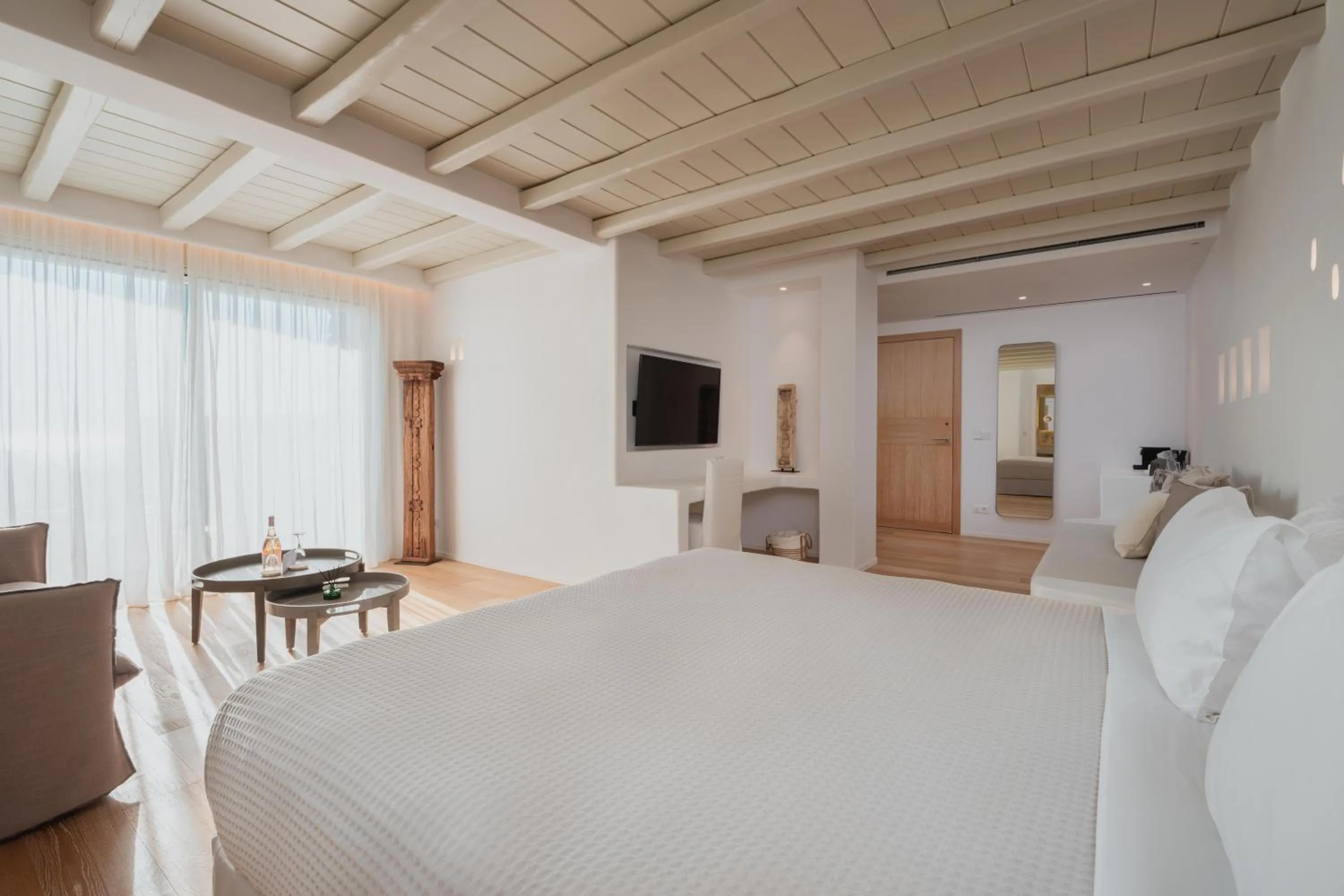 Photo of the whole room, Bed in Nomia Sunset Suites Mykonos