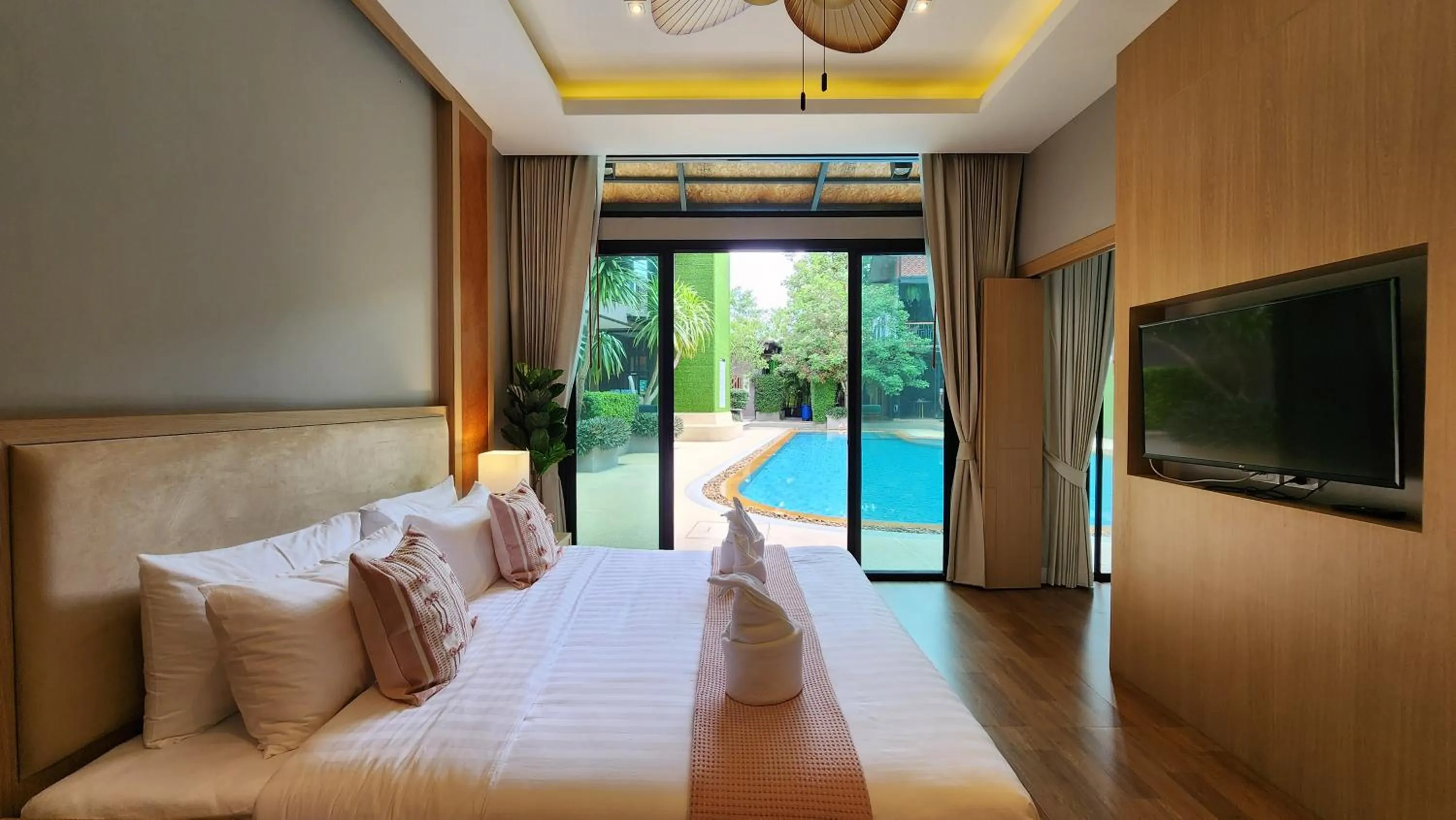 Bed in Alaita Boutique Phuket