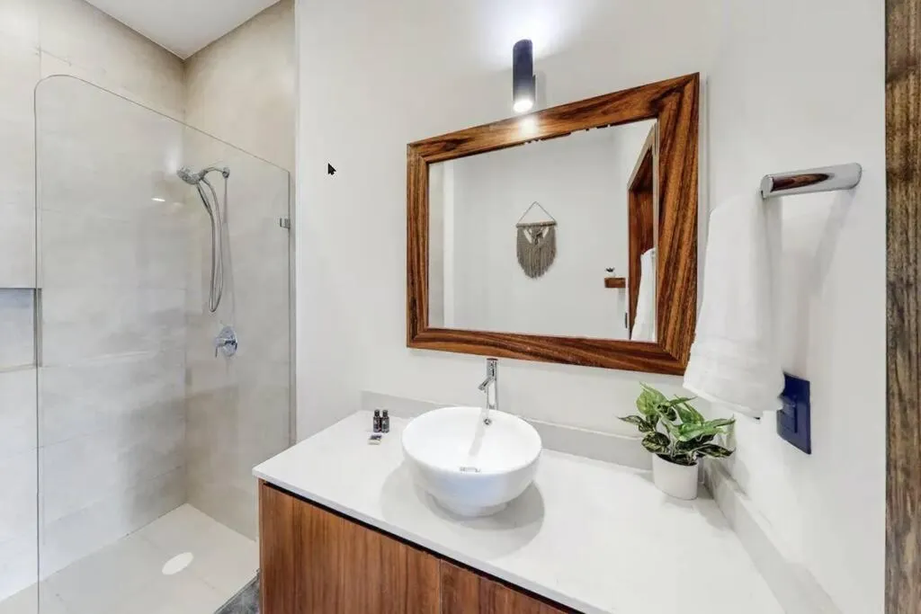 Contemporary poolside Condo, Wi-Fi - Paraiso Kaanal 101