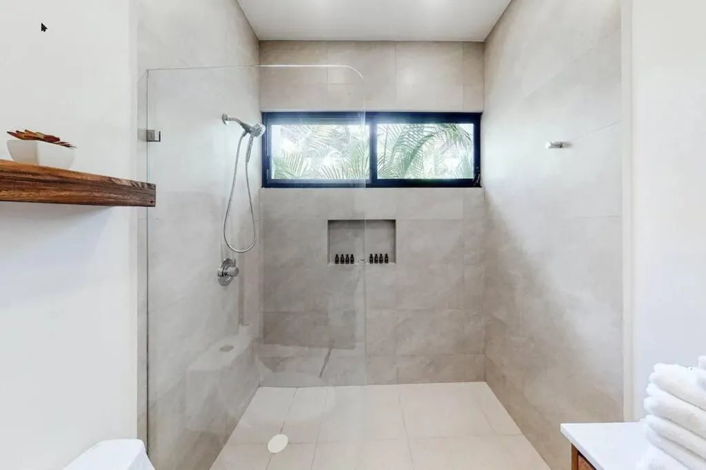 Contemporary poolside Condo, Wi-Fi - Paraiso Kaanal 101