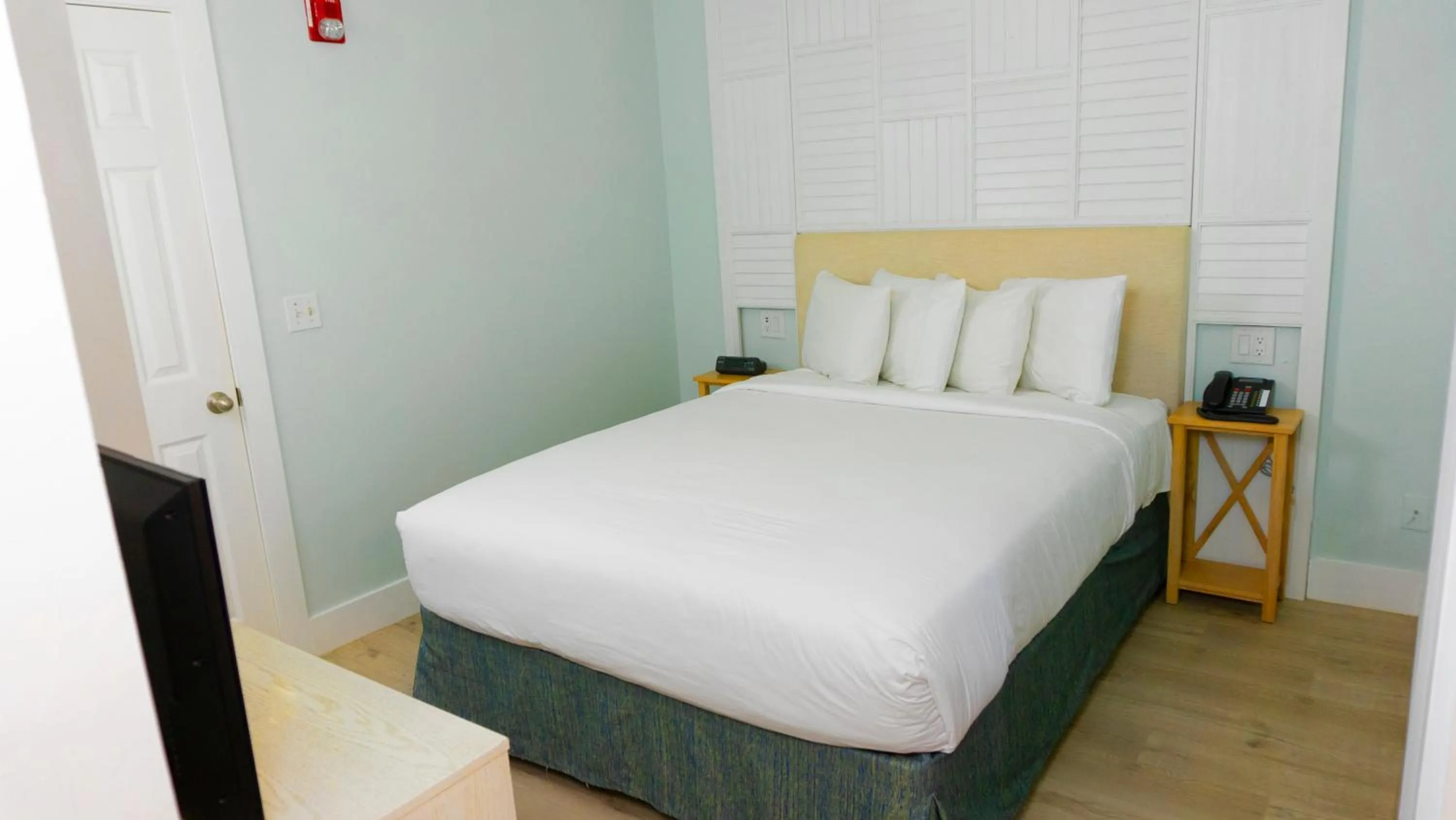 Bed in Lighthouse Resort: Inn & Suites