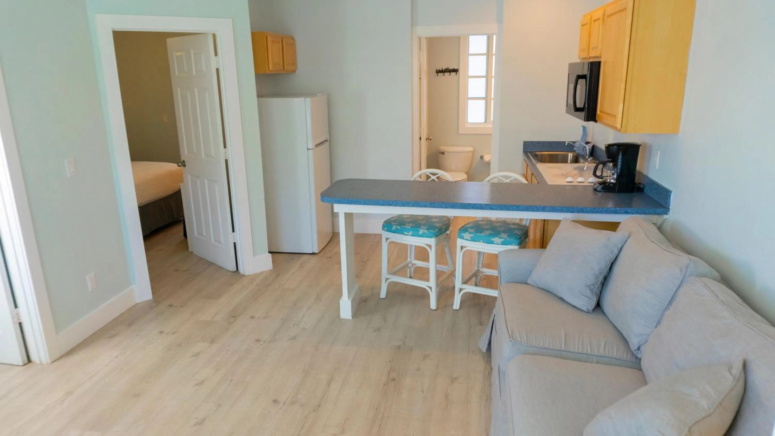Kitchen or kitchenette in Lighthouse Resort: Inn & Suites