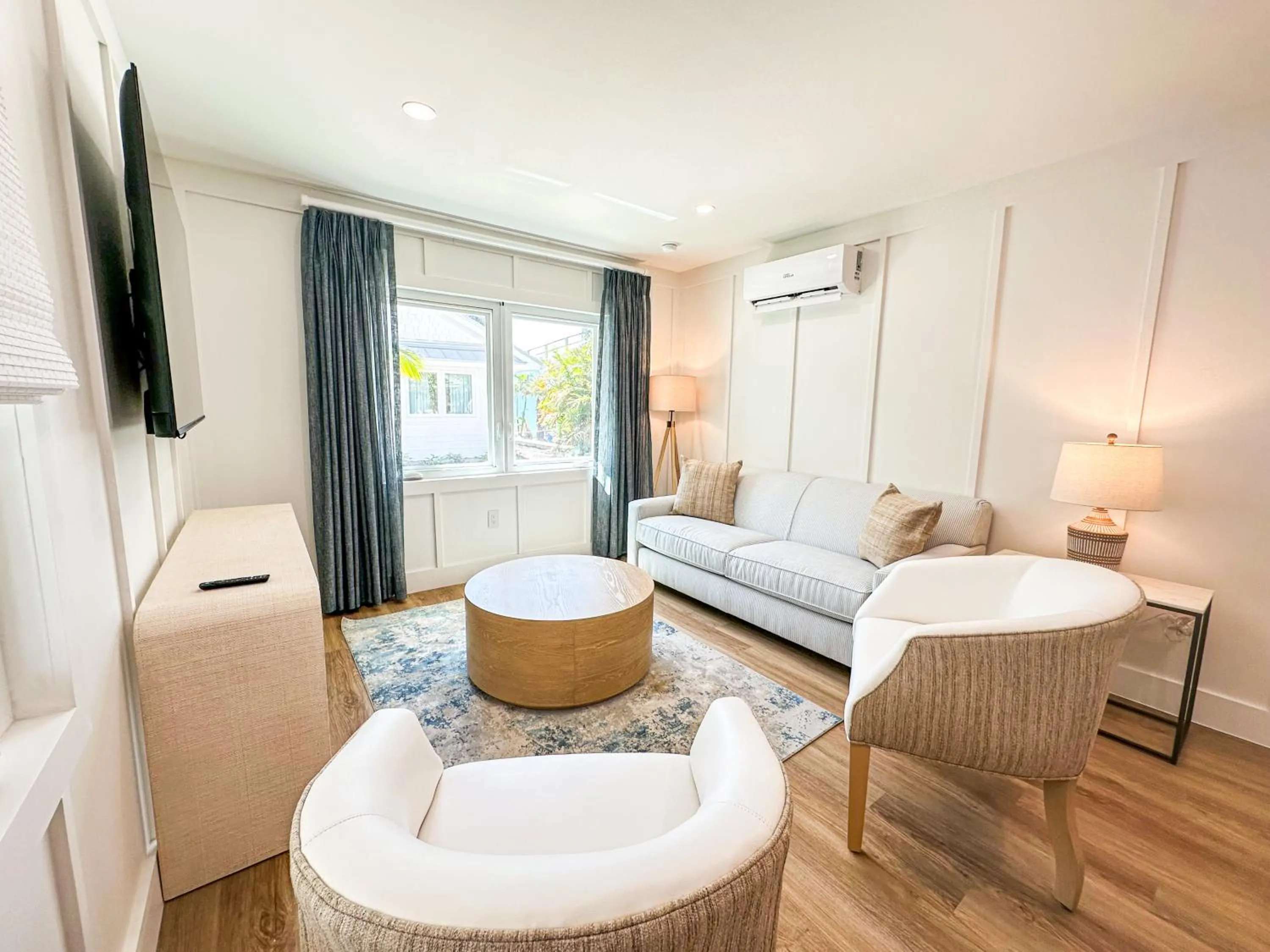 Living room in Lighthouse Resort: Inn & Suites