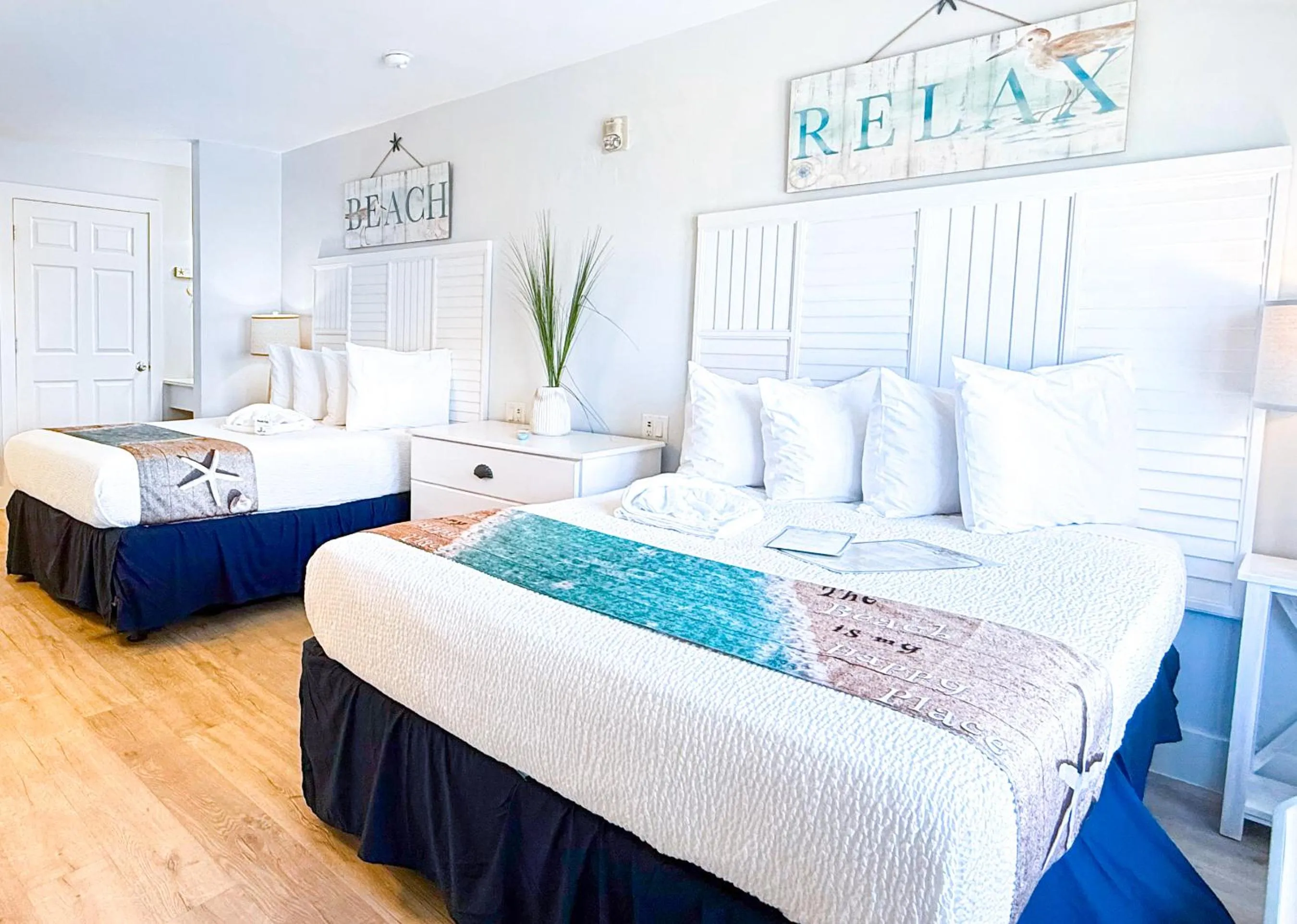 Bed in Lighthouse Resort: Inn & Suites