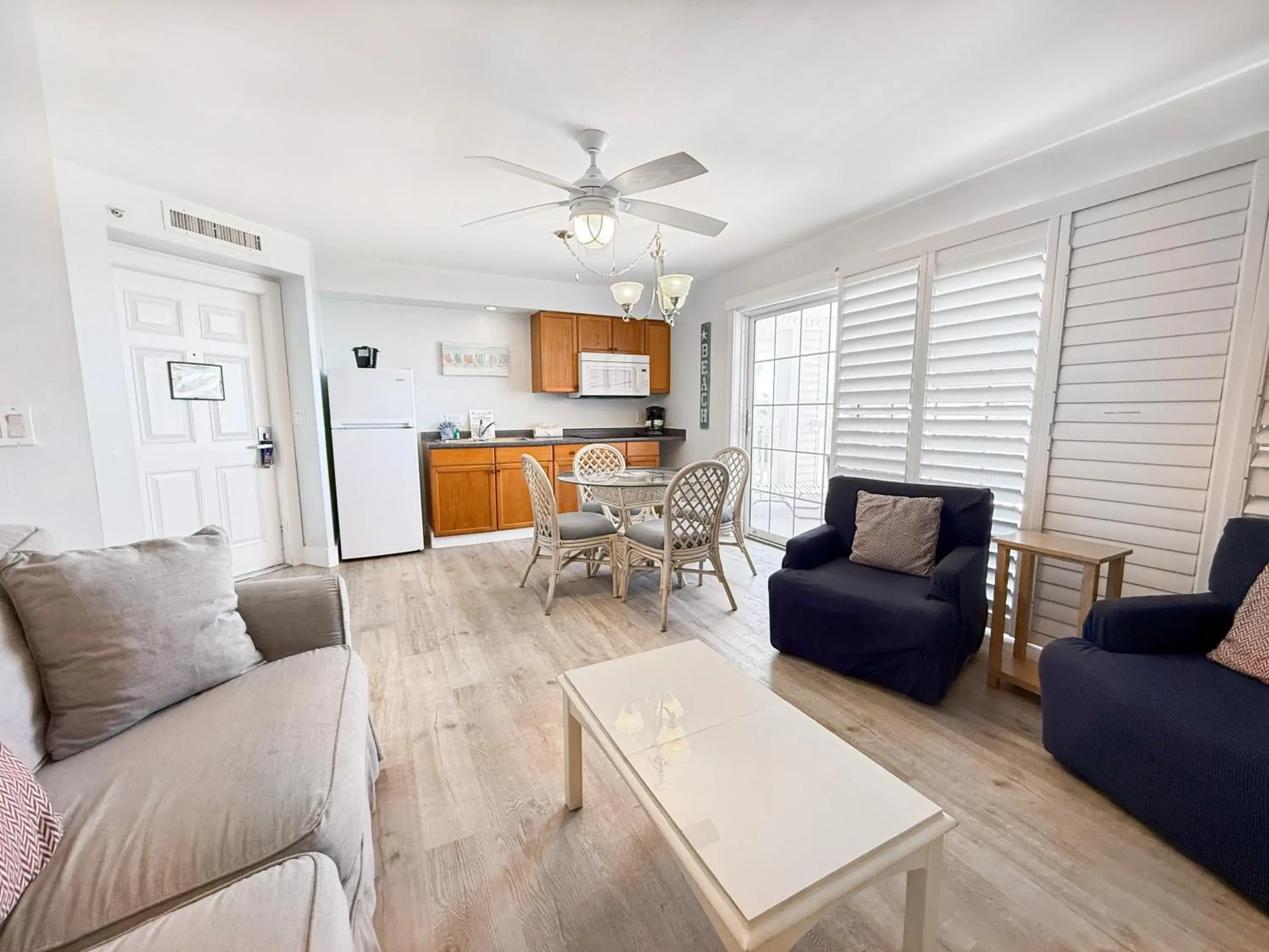 Deluxe One-Bedroom Suite in Lighthouse Resort: Inn & Suites Deluxe One-Bedroom Suite in Lighthouse Resort: Inn & Suites