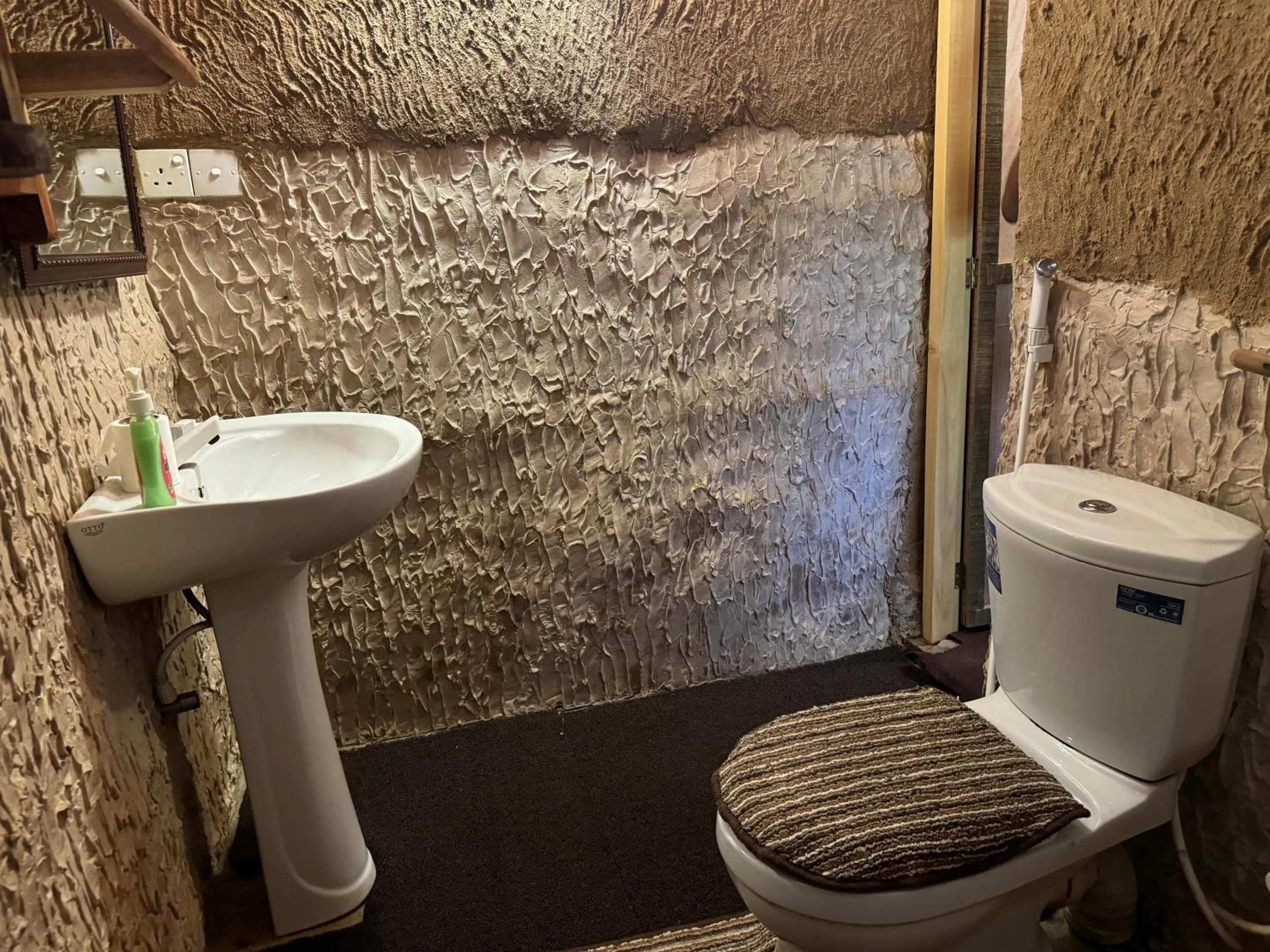 Toilet in Steps Garden Resort