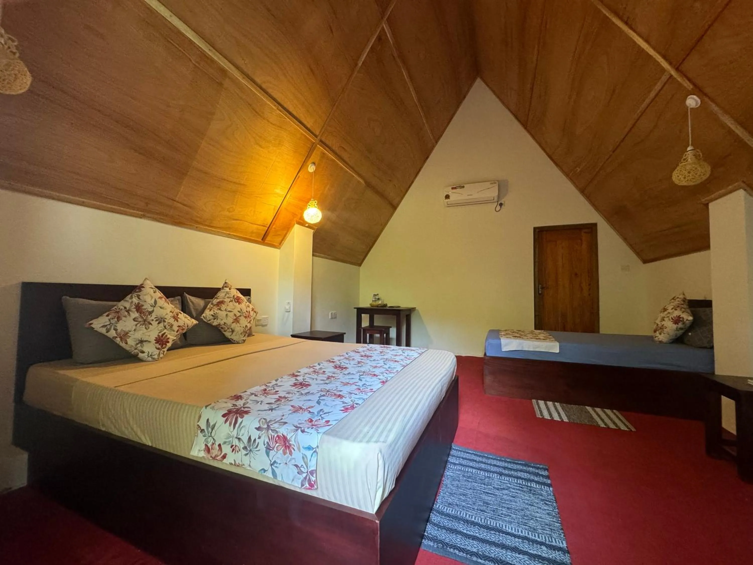 Photo of the whole room, Bed in Steps Garden Resort