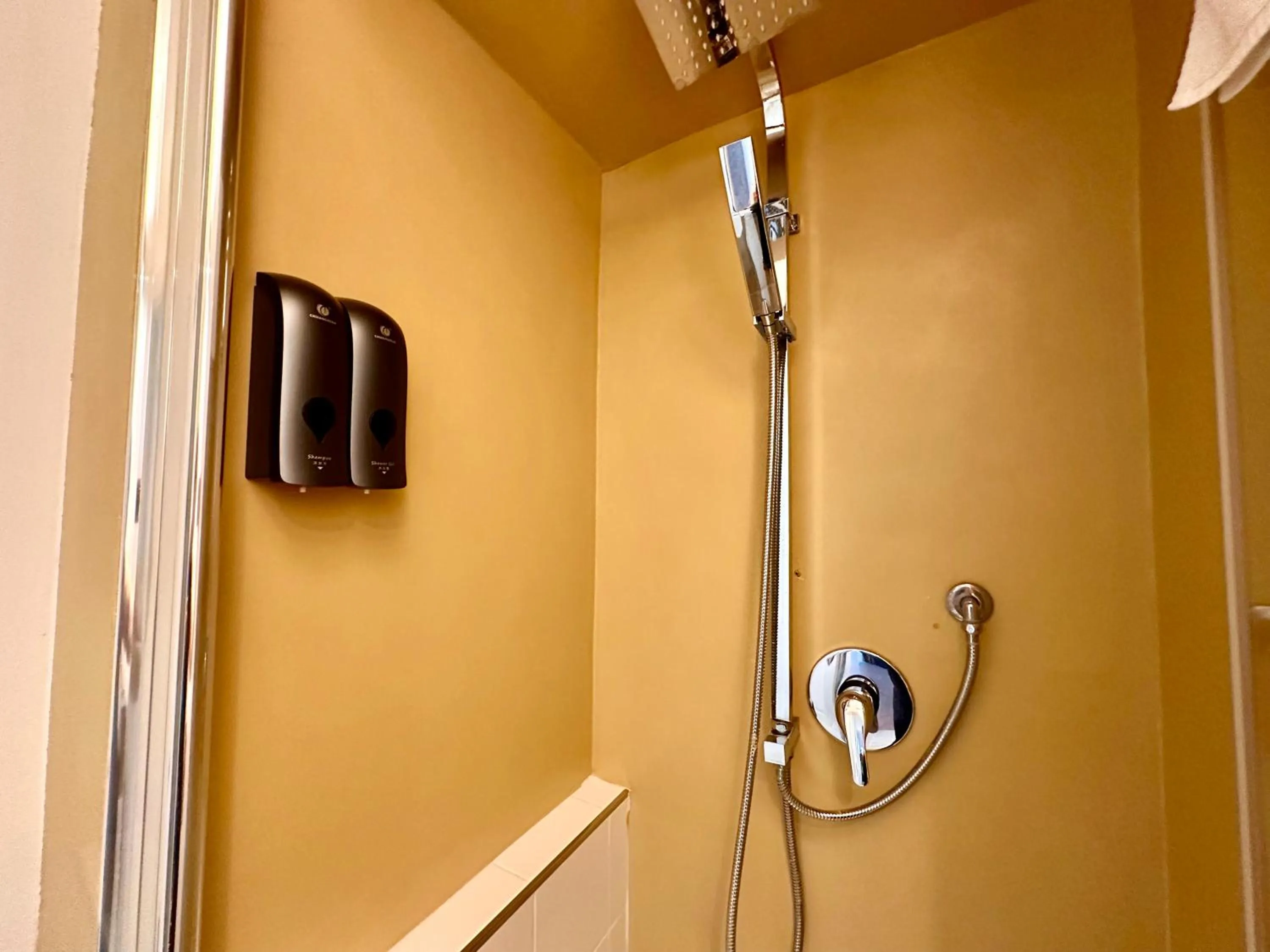 Shower in Mammina Home