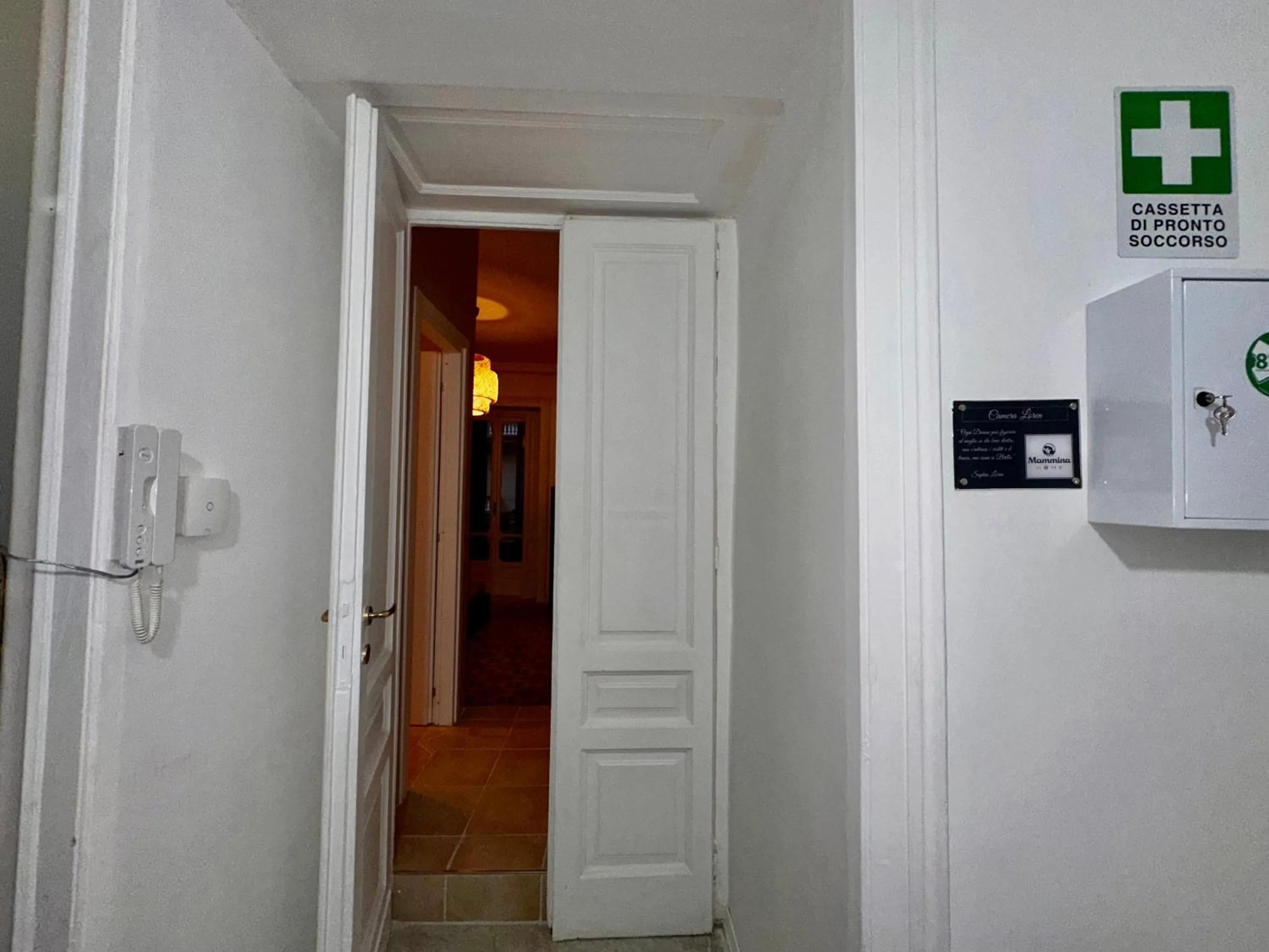 Logo/Certificate/Sign in Mammina Home