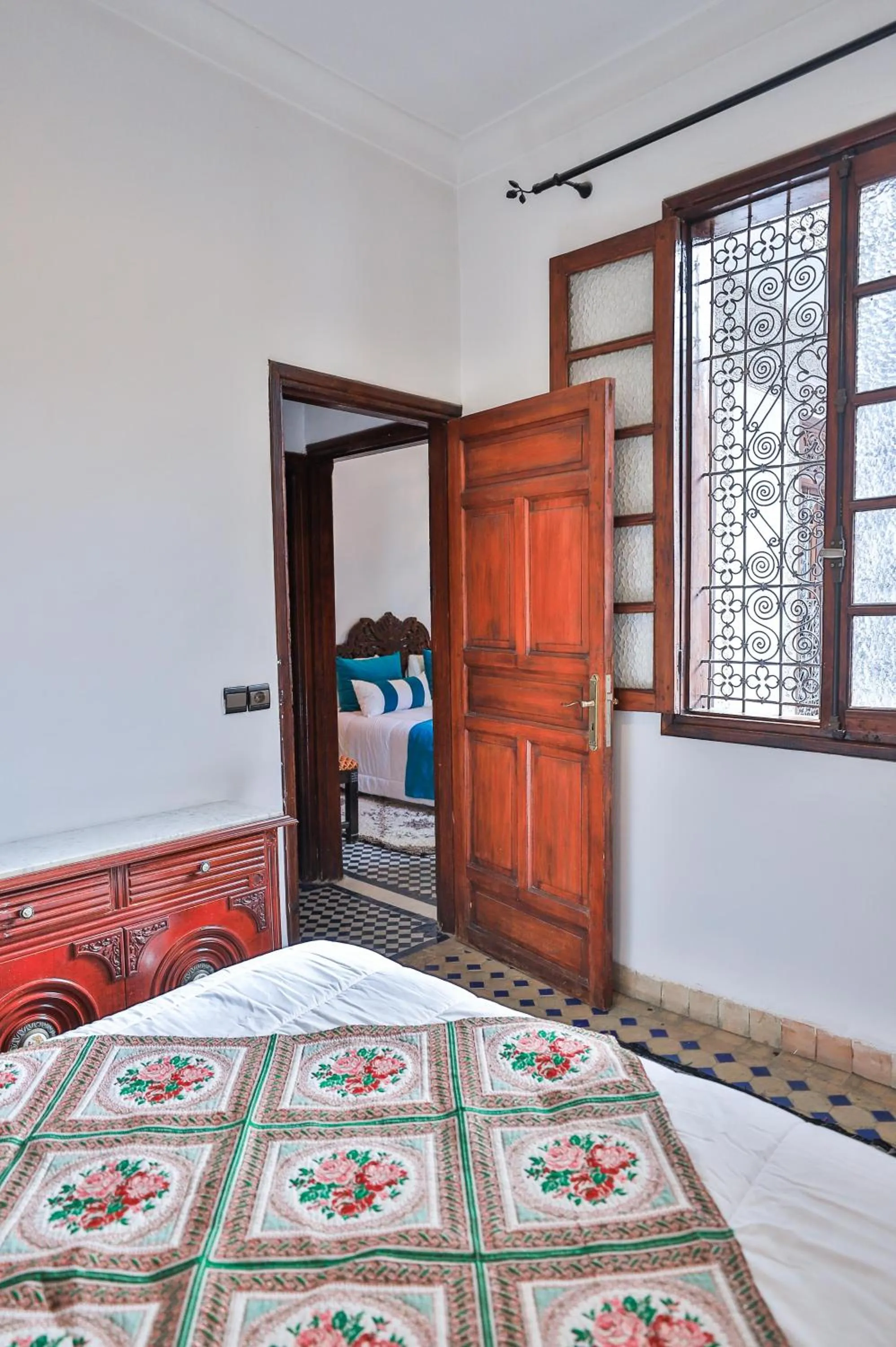 Bed in Riad Dar Chrifa - Luxury Escape