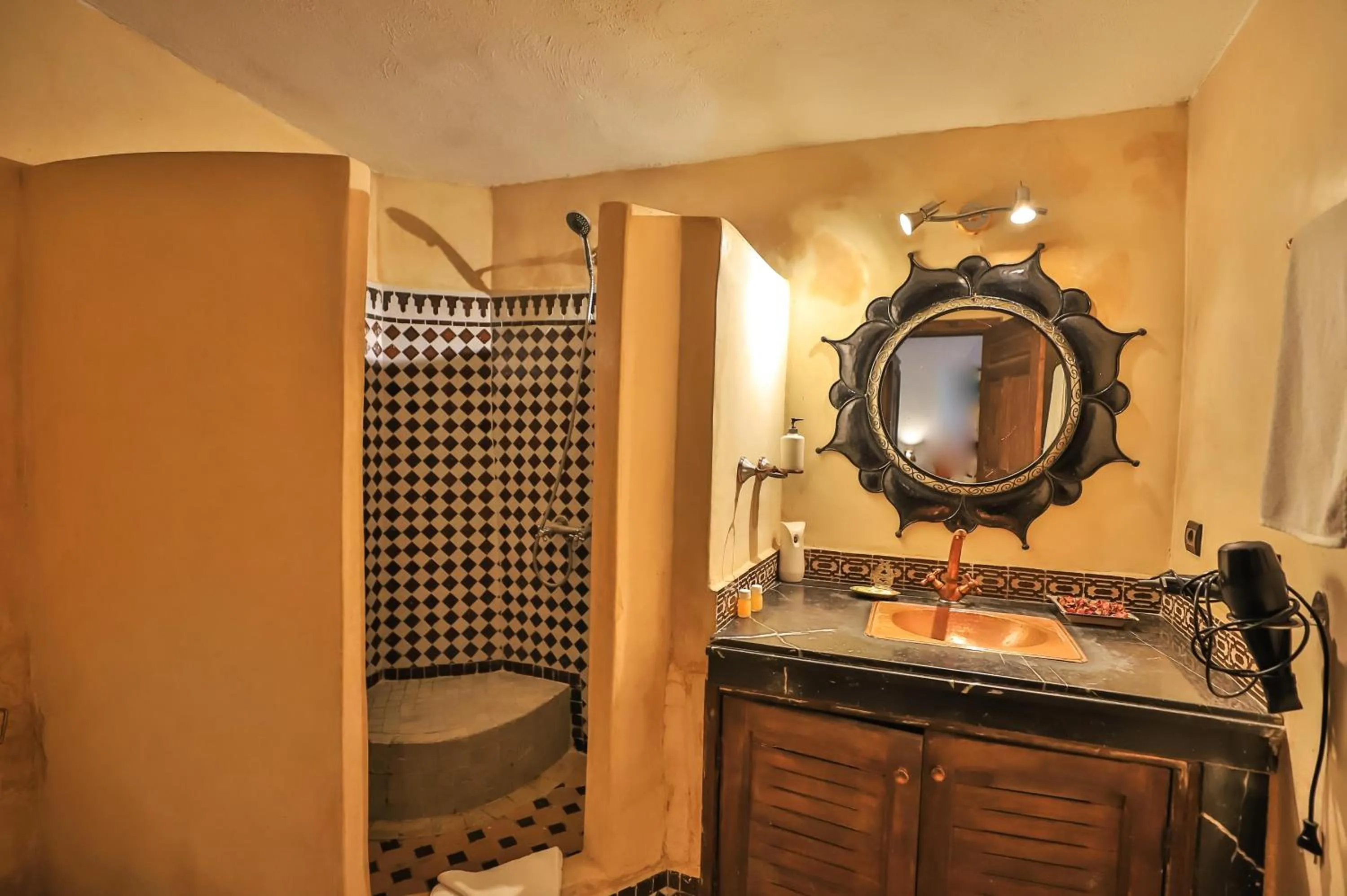 Riad Dar Chrifa - Luxury Escape