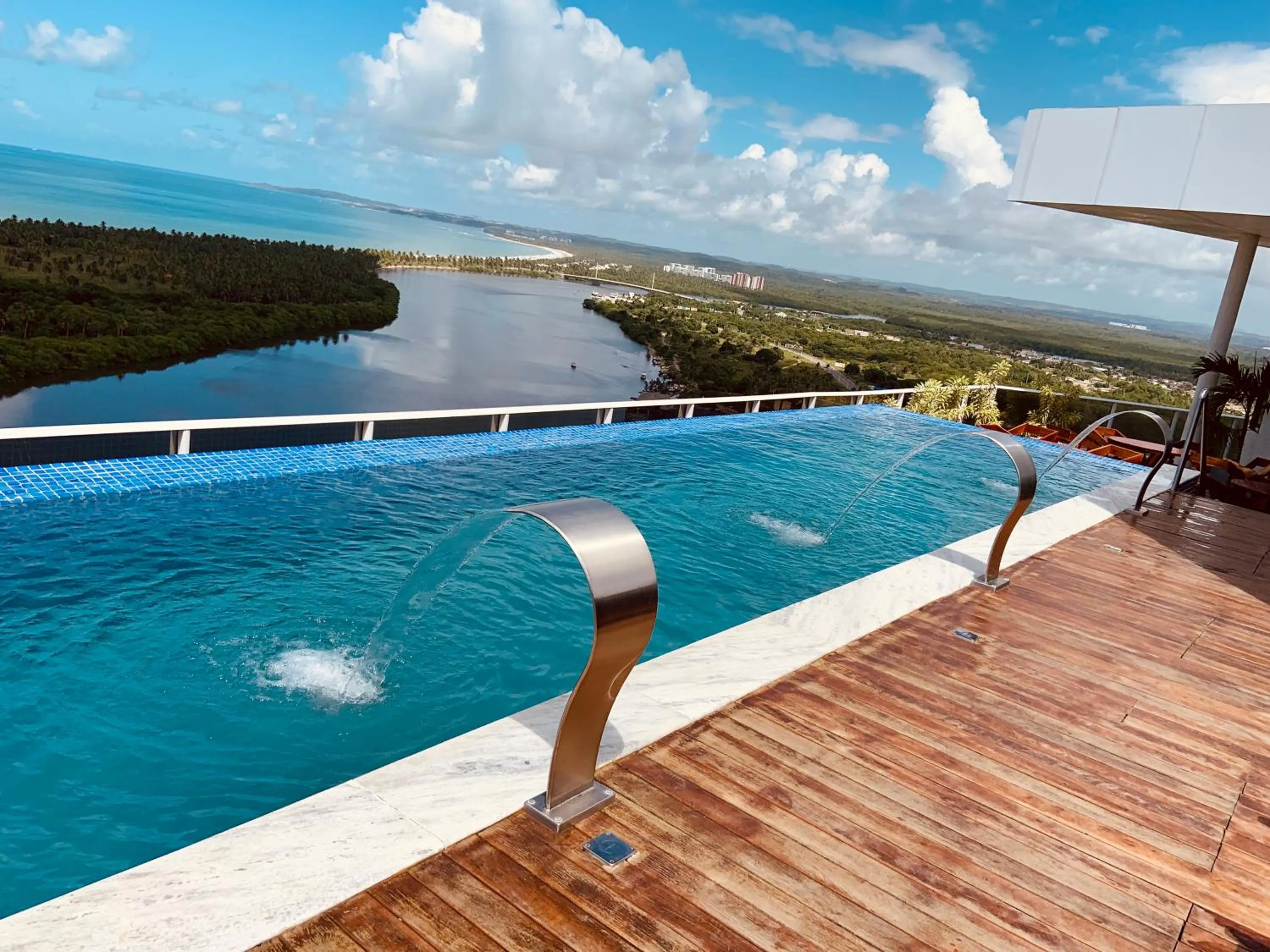 Swimming pool in Paiva Flats By Loui