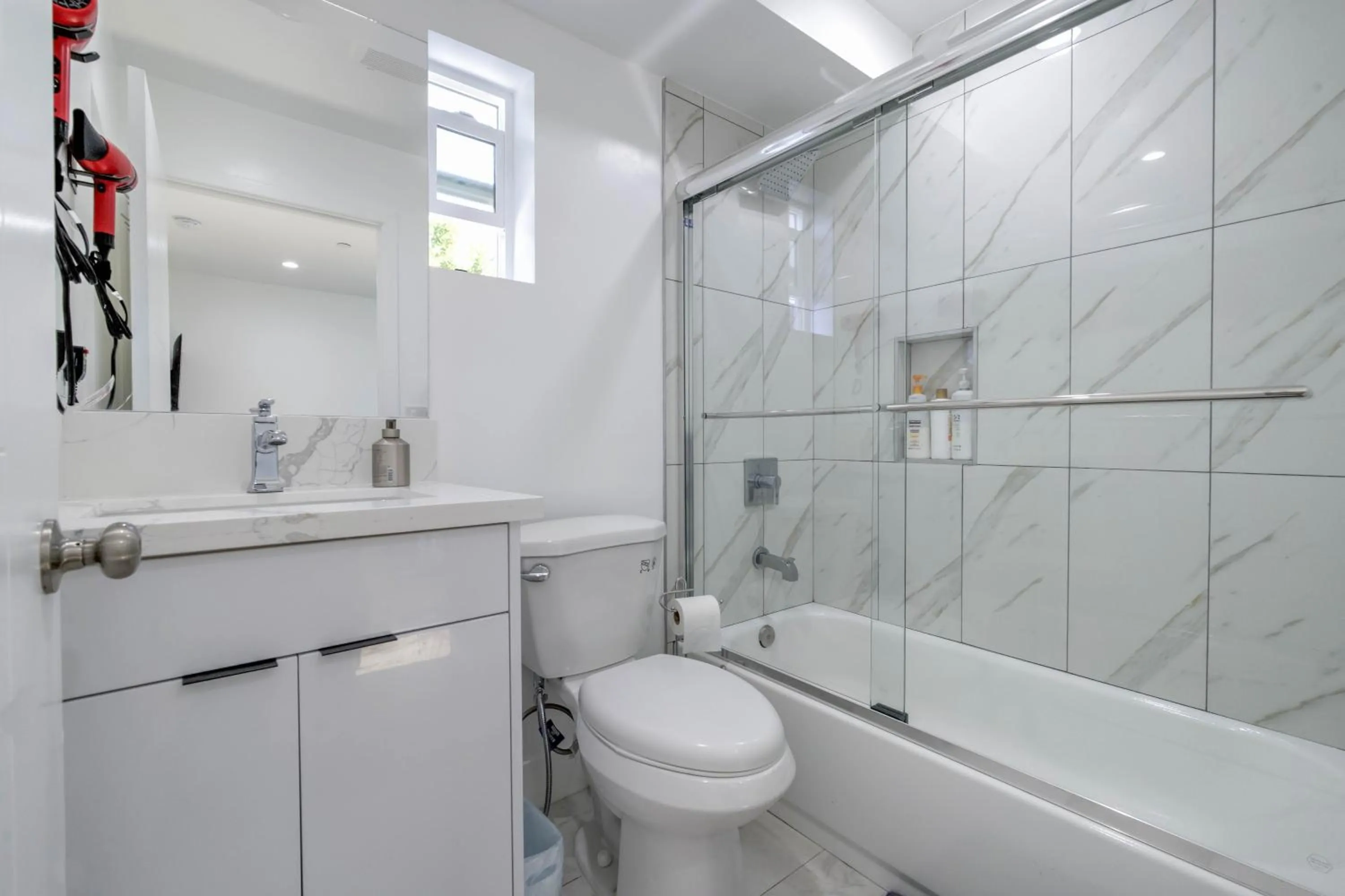 Shower in Modern Apartment in Studio City