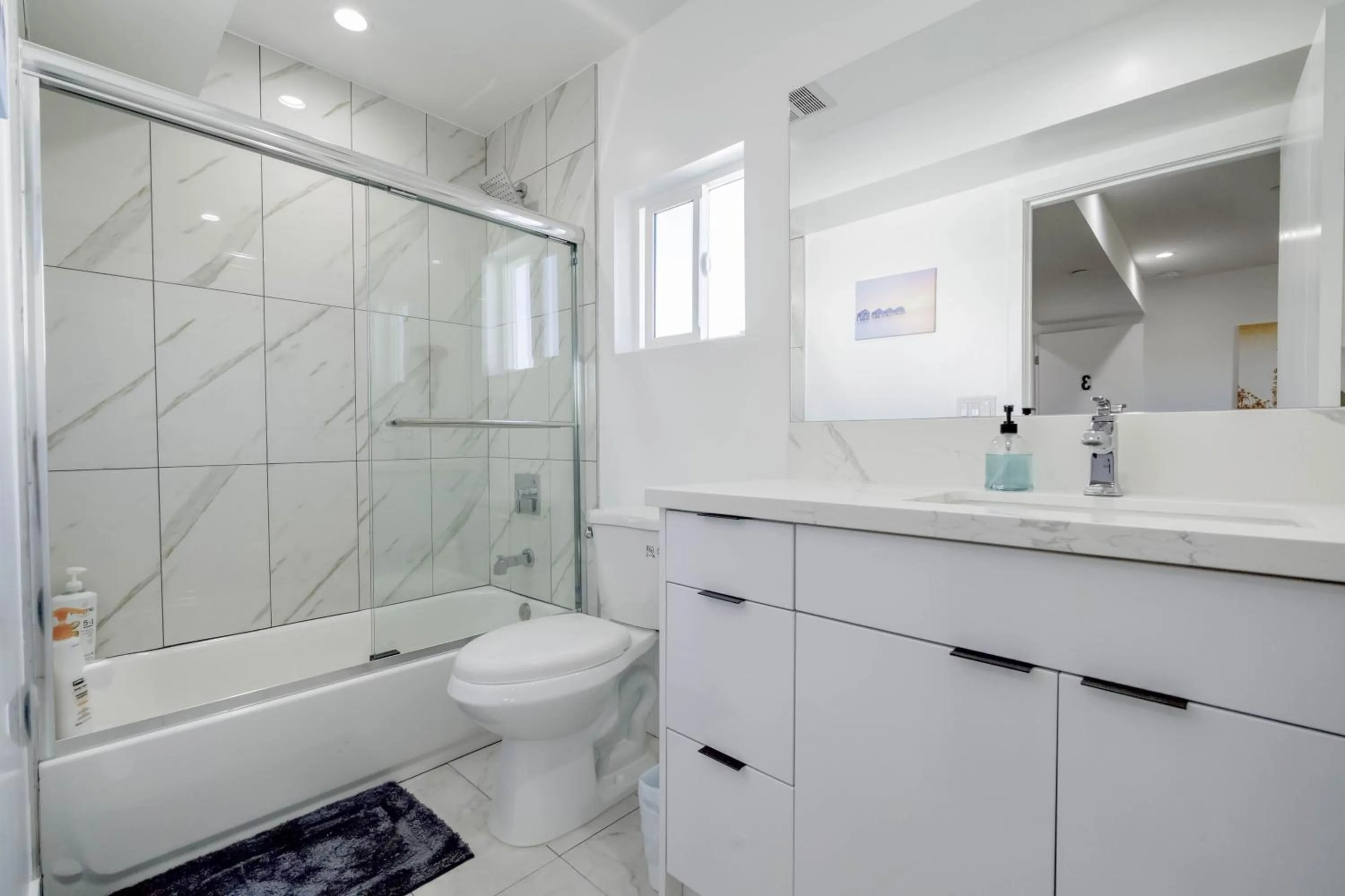 Shower in Modern Apartment in Studio City