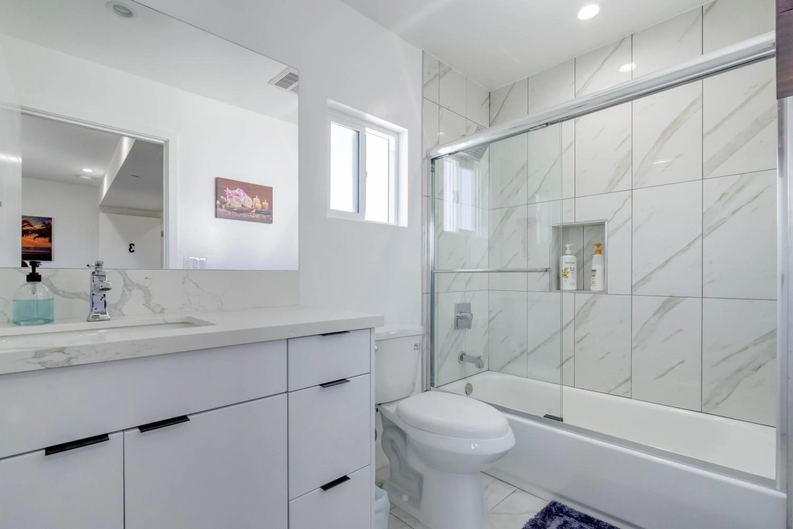 Shower in Modern Apartment in Studio City