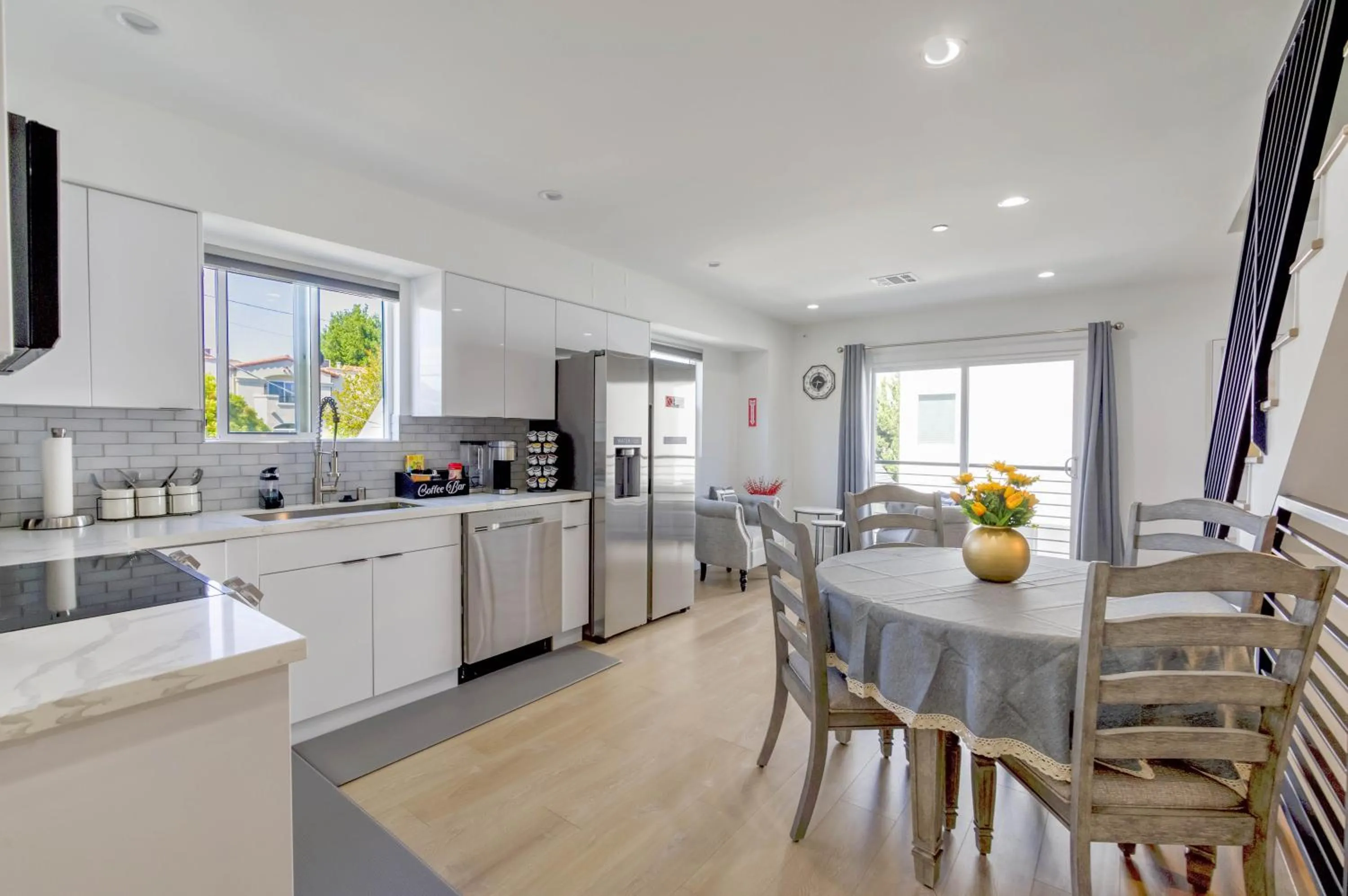 Coffee/tea facilities in Modern Apartment in Studio City