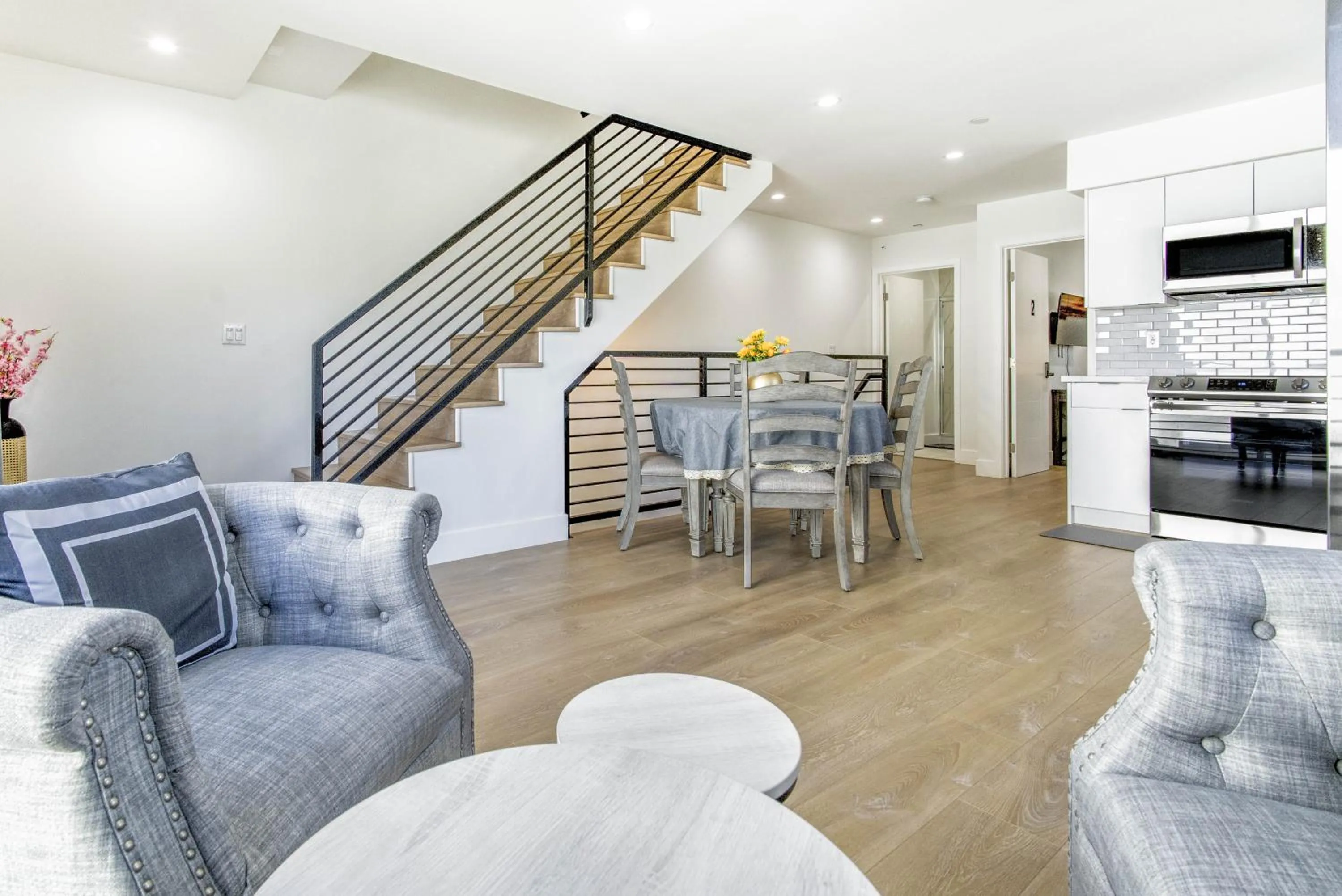 Kitchen or kitchenette in Modern Apartment in Studio City