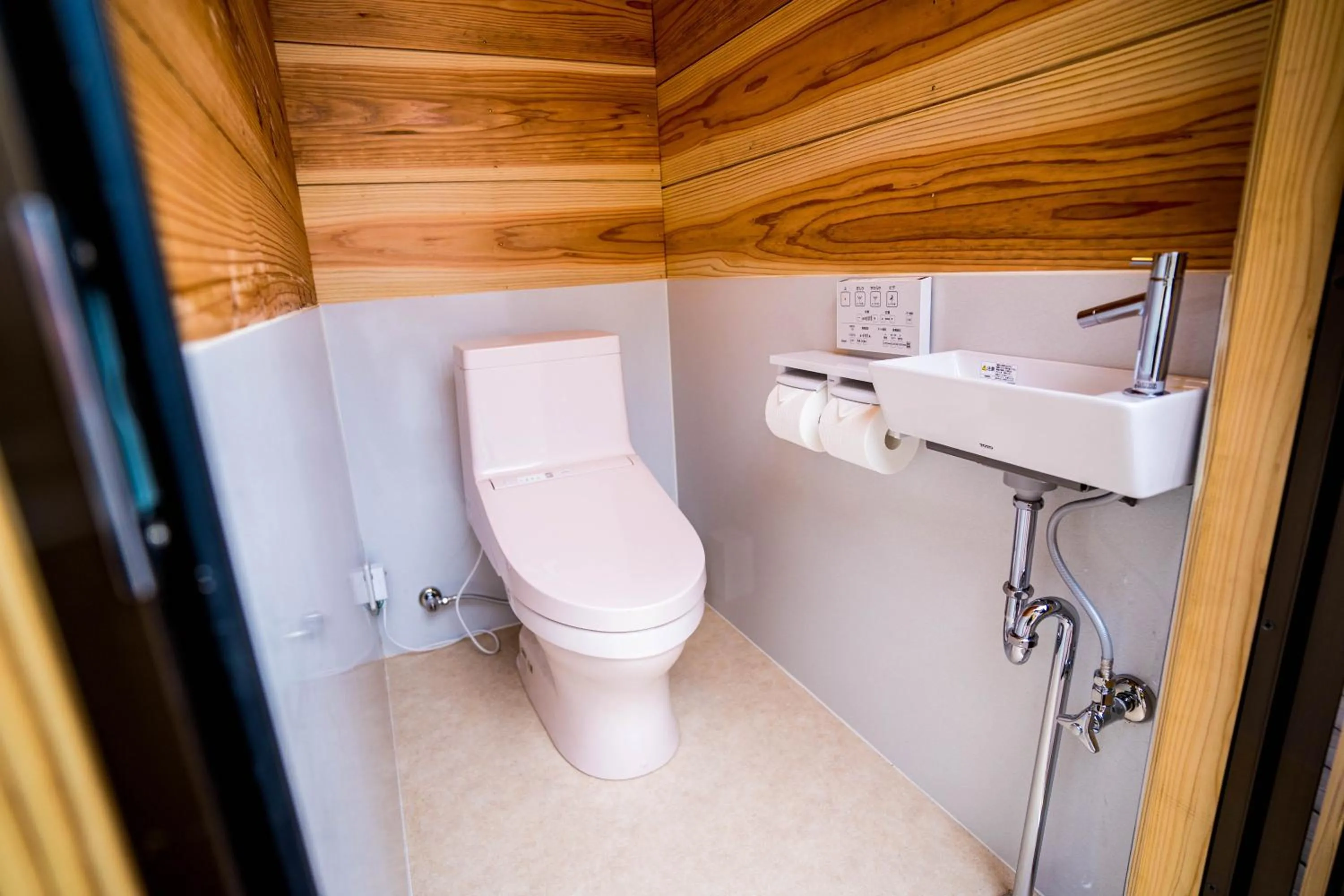 Toilet in glampark Tsuruginoyu