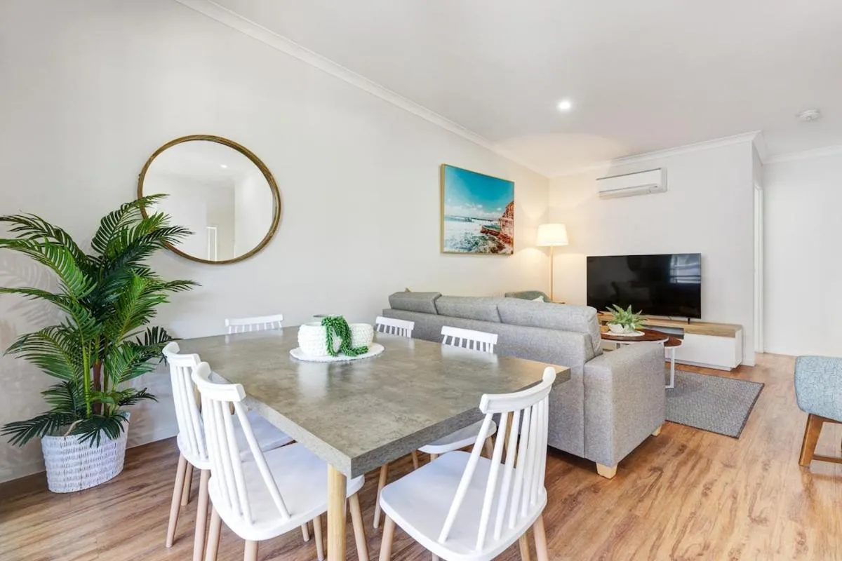 MARJ12- Stylish and Spacious