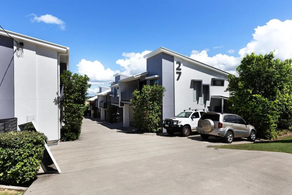 MARJ12- Stylish and Spacious