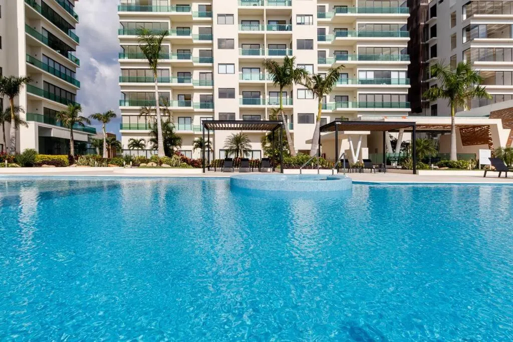 Day in Luxury Condo, 2BR, Fast Internet, Condo Akul