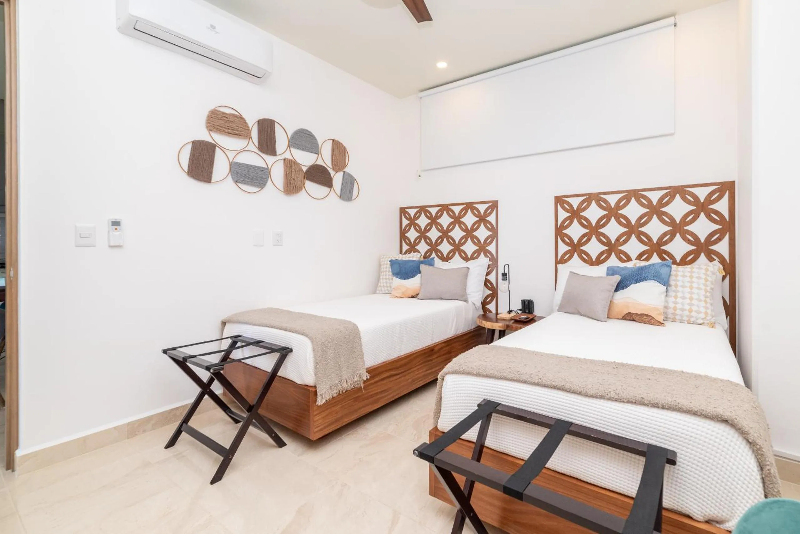 Bed in Luxury Condo, 2BR, Fast Internet, Condo Akul