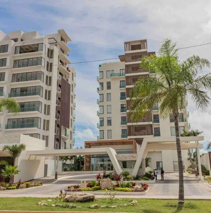 Property building in Luxury Condo, 2BR, Fast Internet, Condo Akul