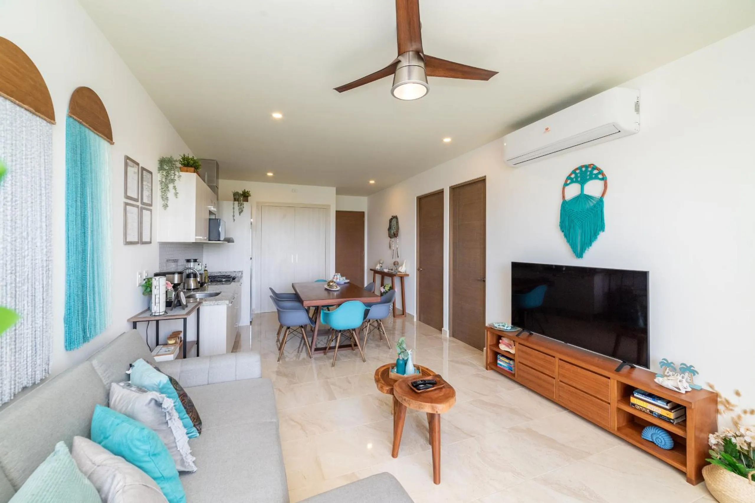 Luxury Condo, 2BR, Fast Internet, Condo Akul