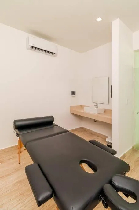 Massage in Luxury Condo, 2BR, Fast Internet, Condo Akul