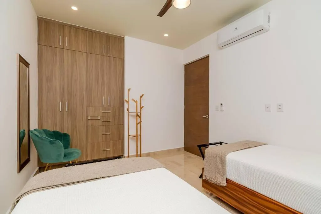 Bed in Luxury Condo, 2BR, Fast Internet, Condo Akul