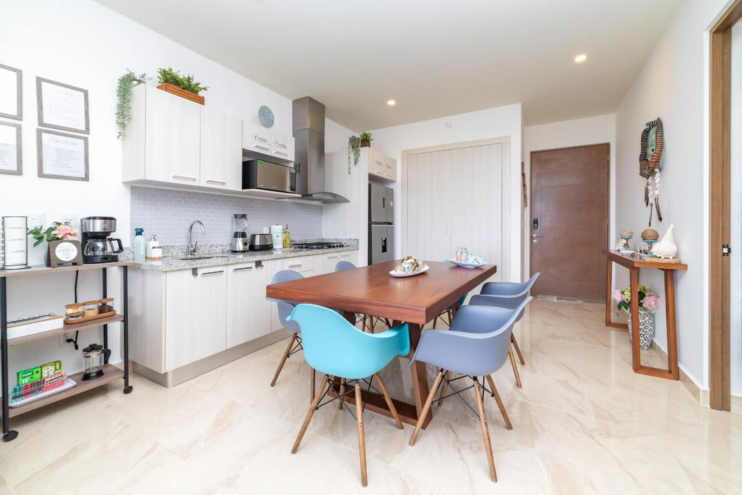 Luxury Condo, 2BR, Fast Internet, Condo Akul