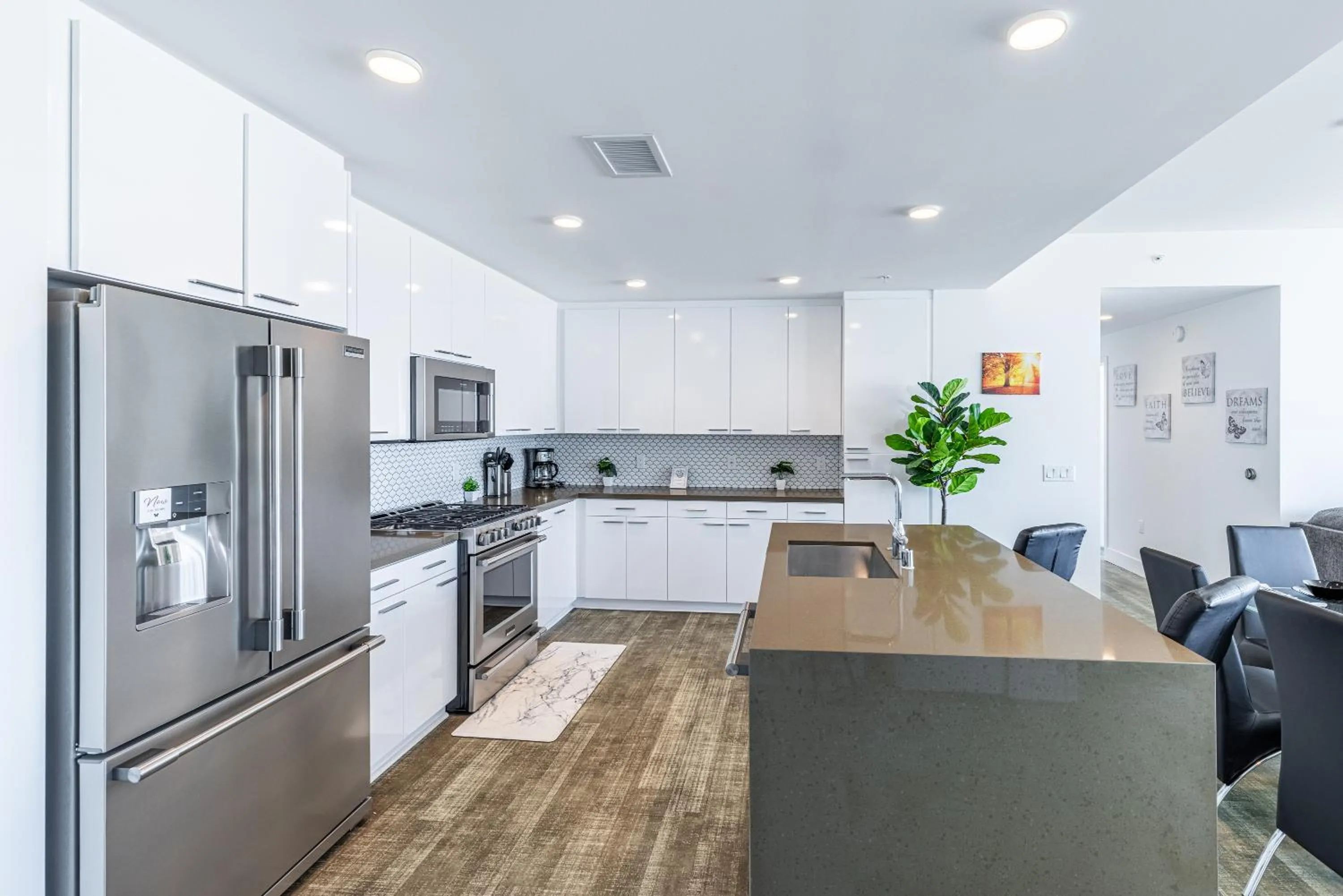 kitchen in Top Floor High Rise 3 Bed DTLA Skyscraper Penthouse