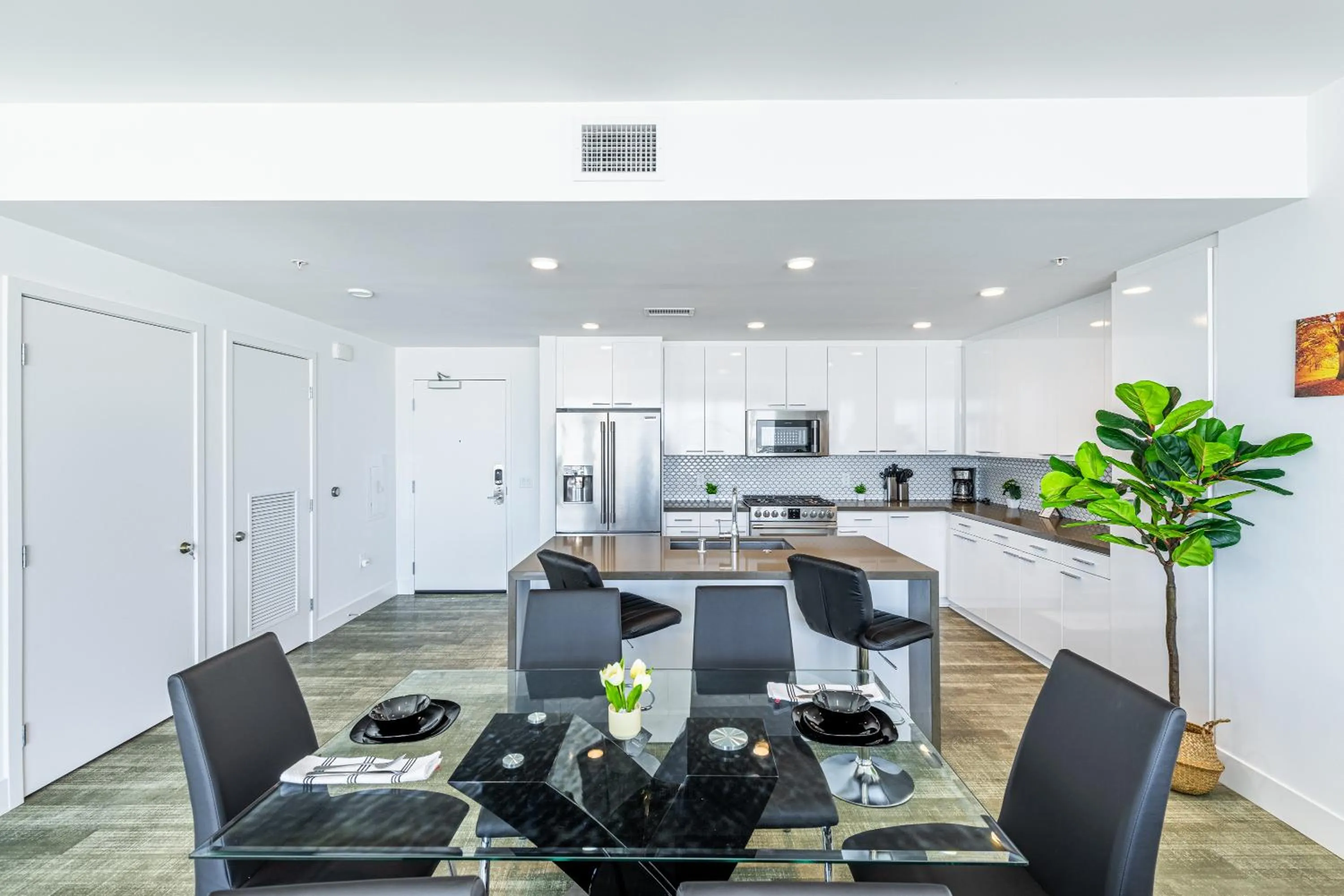 Dining area in Top Floor High Rise 3 Bed DTLA Skyscraper Penthouse