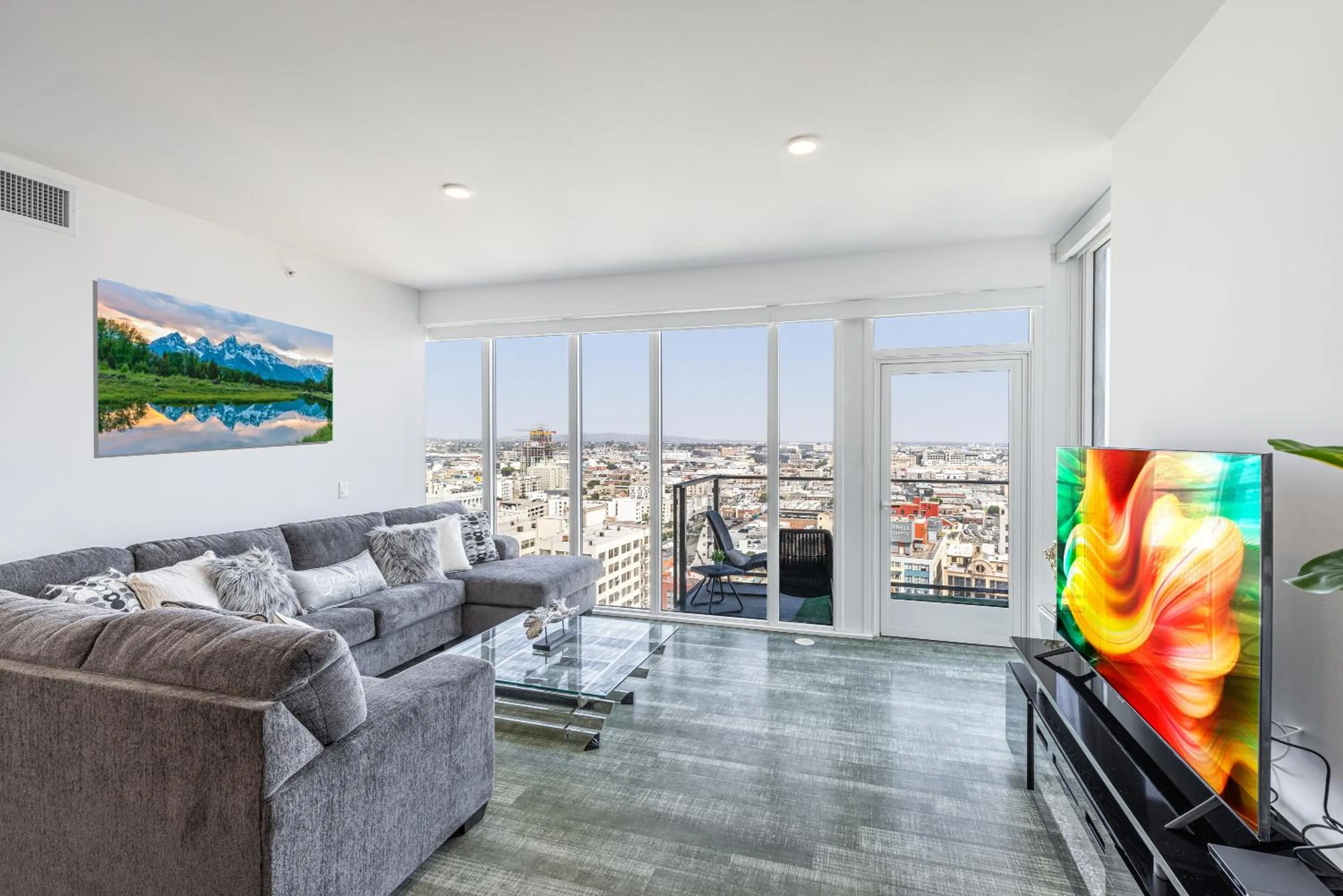 TV and multimedia in Top Floor High Rise 3 Bed DTLA Skyscraper Penthouse