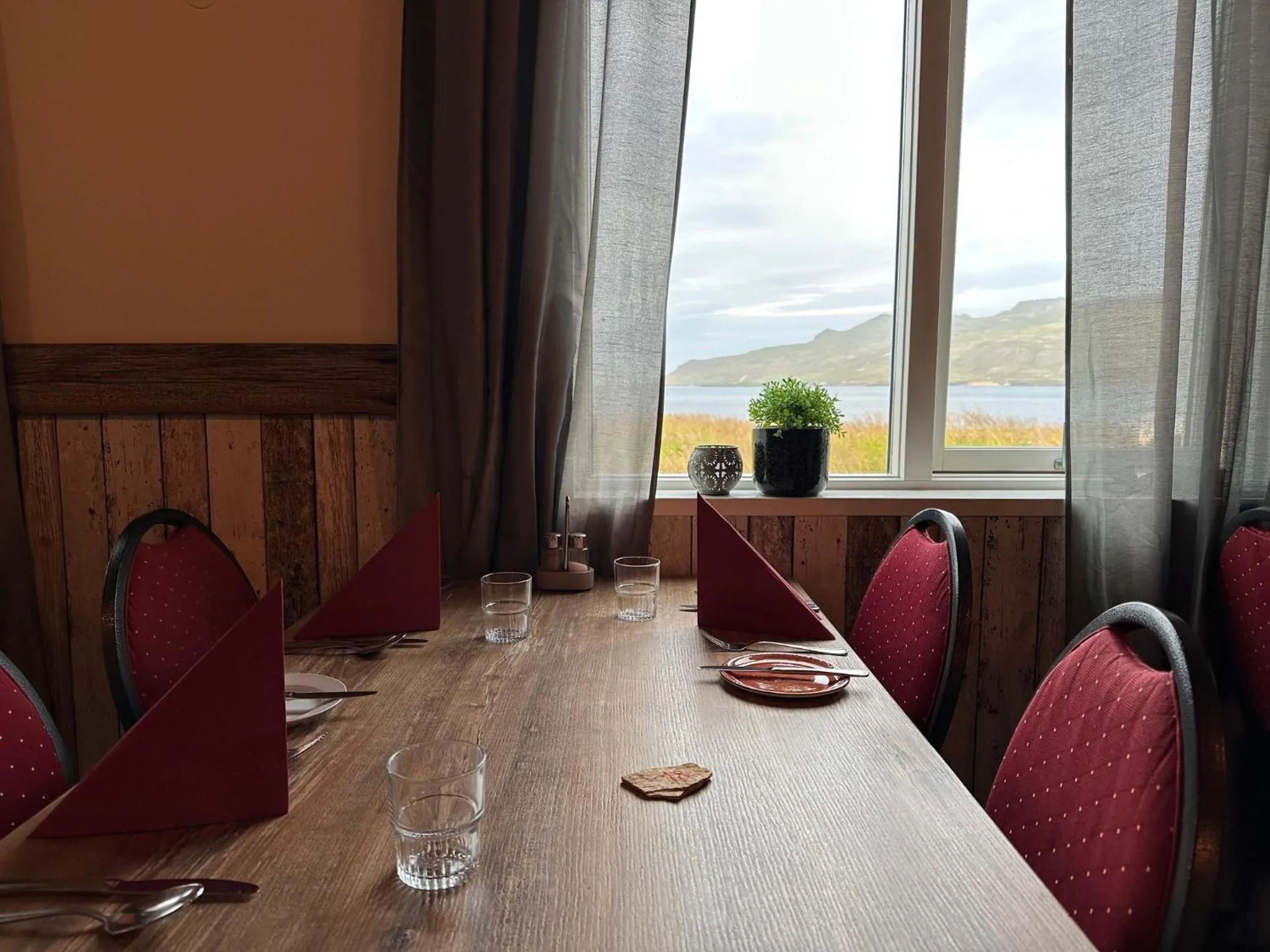 Restaurant/places to eat in Álfheimar Hotel