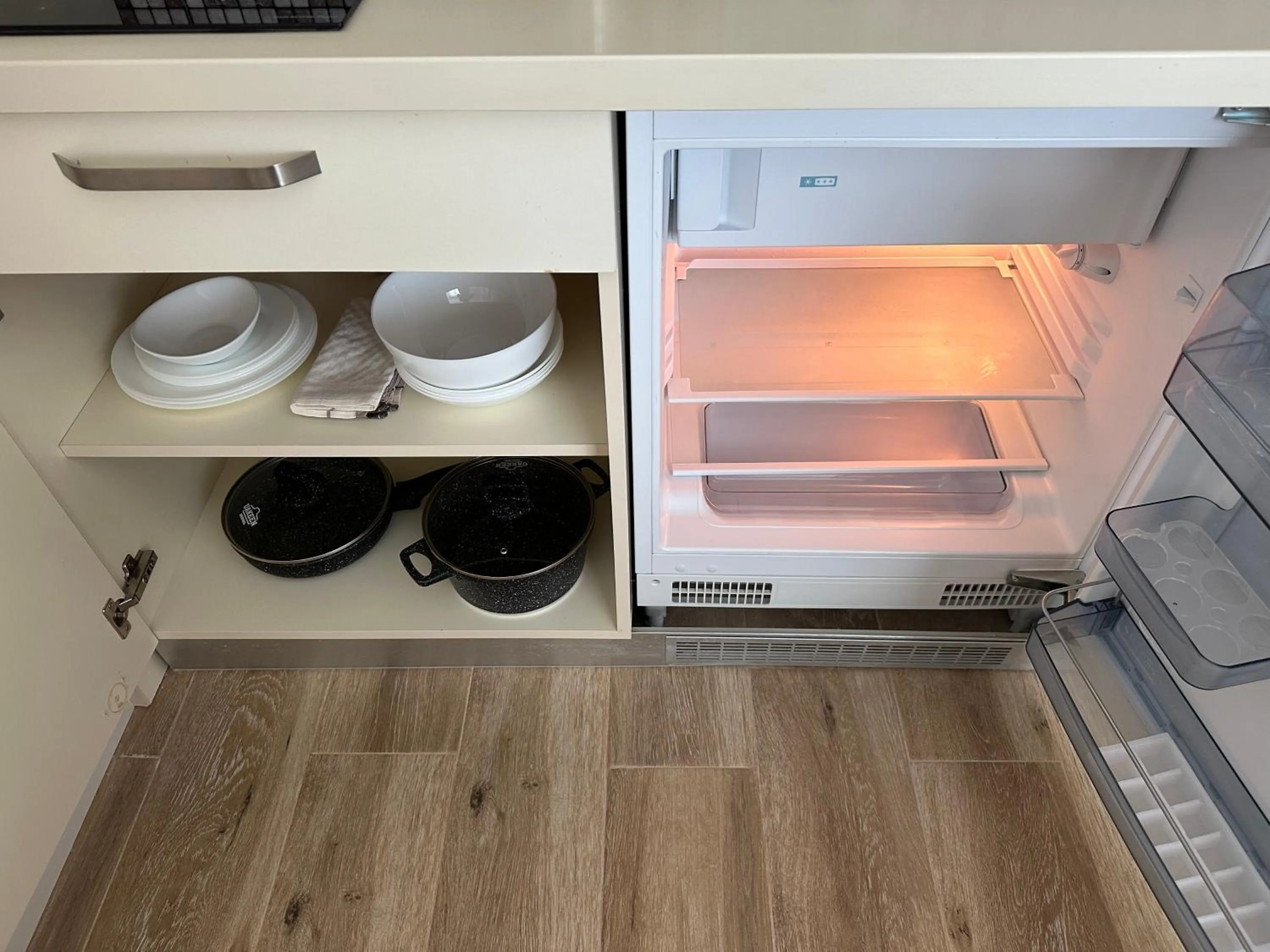 Kitchen or kitchenette in Dream Apartments at Alliance Palace