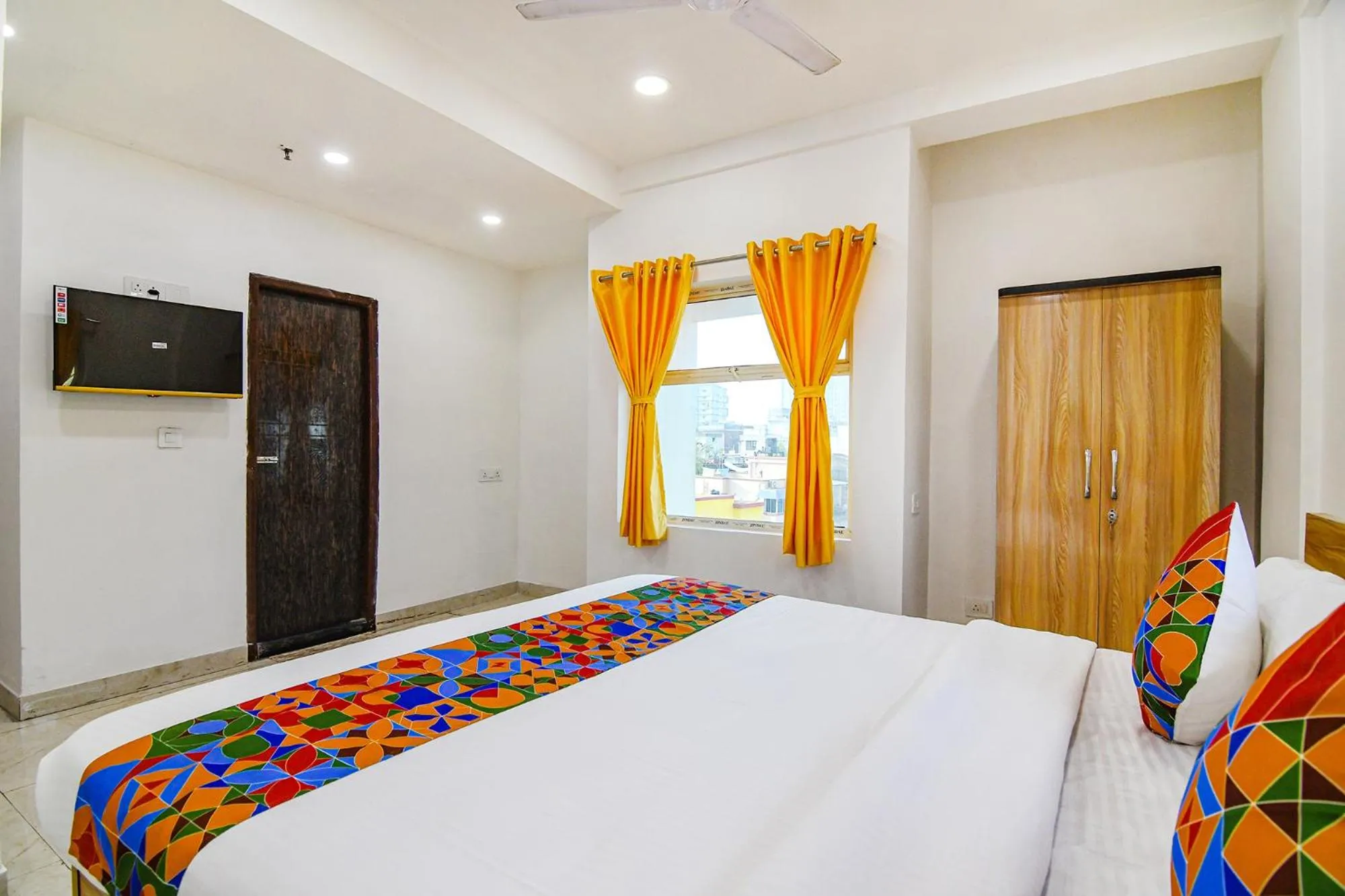 Bed in FabHotel Grand Hazra Inn - Nr Ballygunge Station